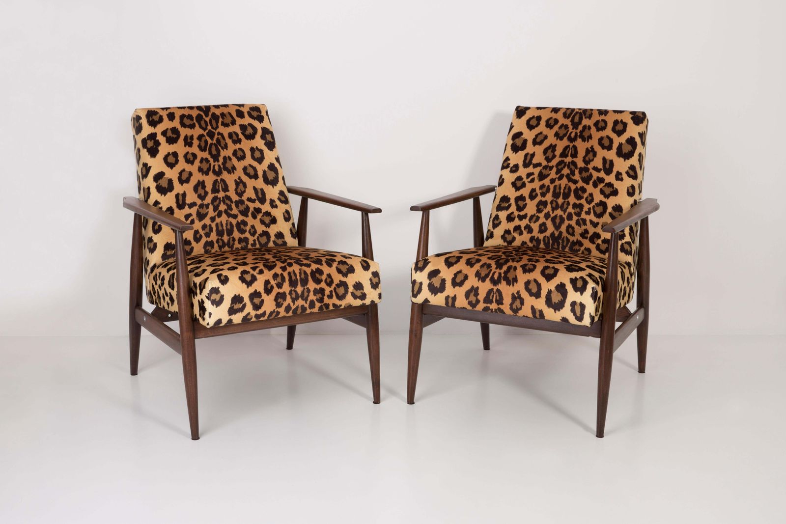 Midcentury Leopard Print Velvet Dante Armchair, H. Lis, 1960s photo vintage