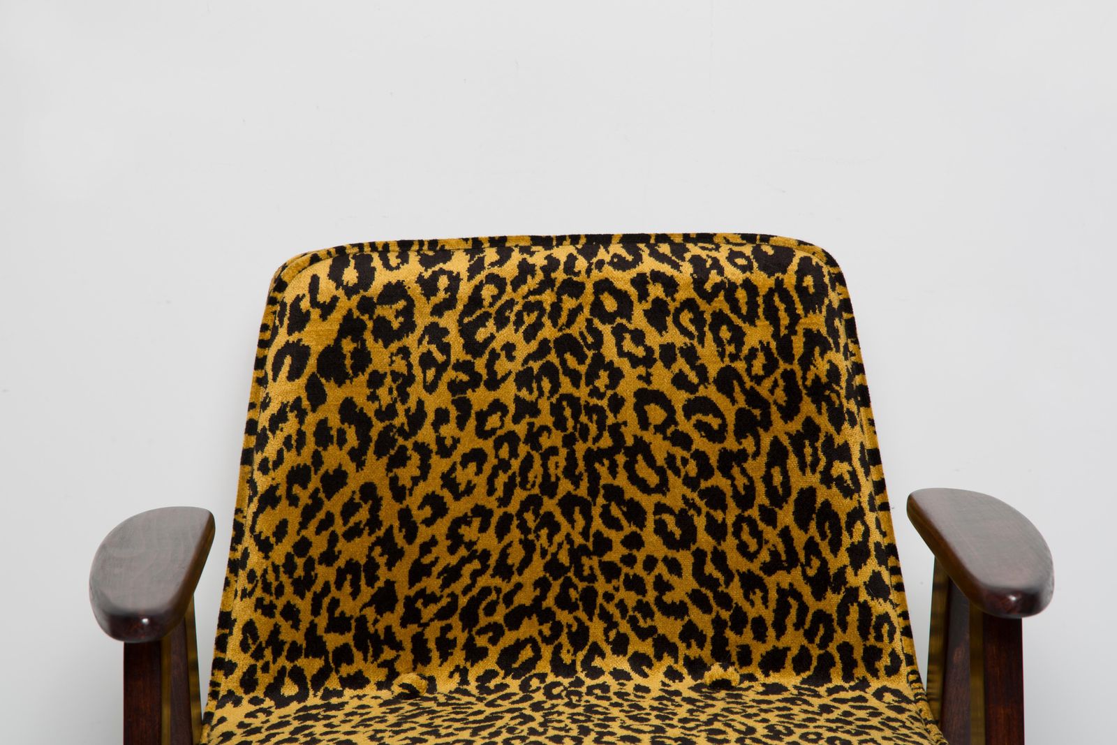 Mid Century 366 Fauteuil In Luipaardfluweel, Jozef Chierowski, Europa, Ca. Jaren 1960 photo buy