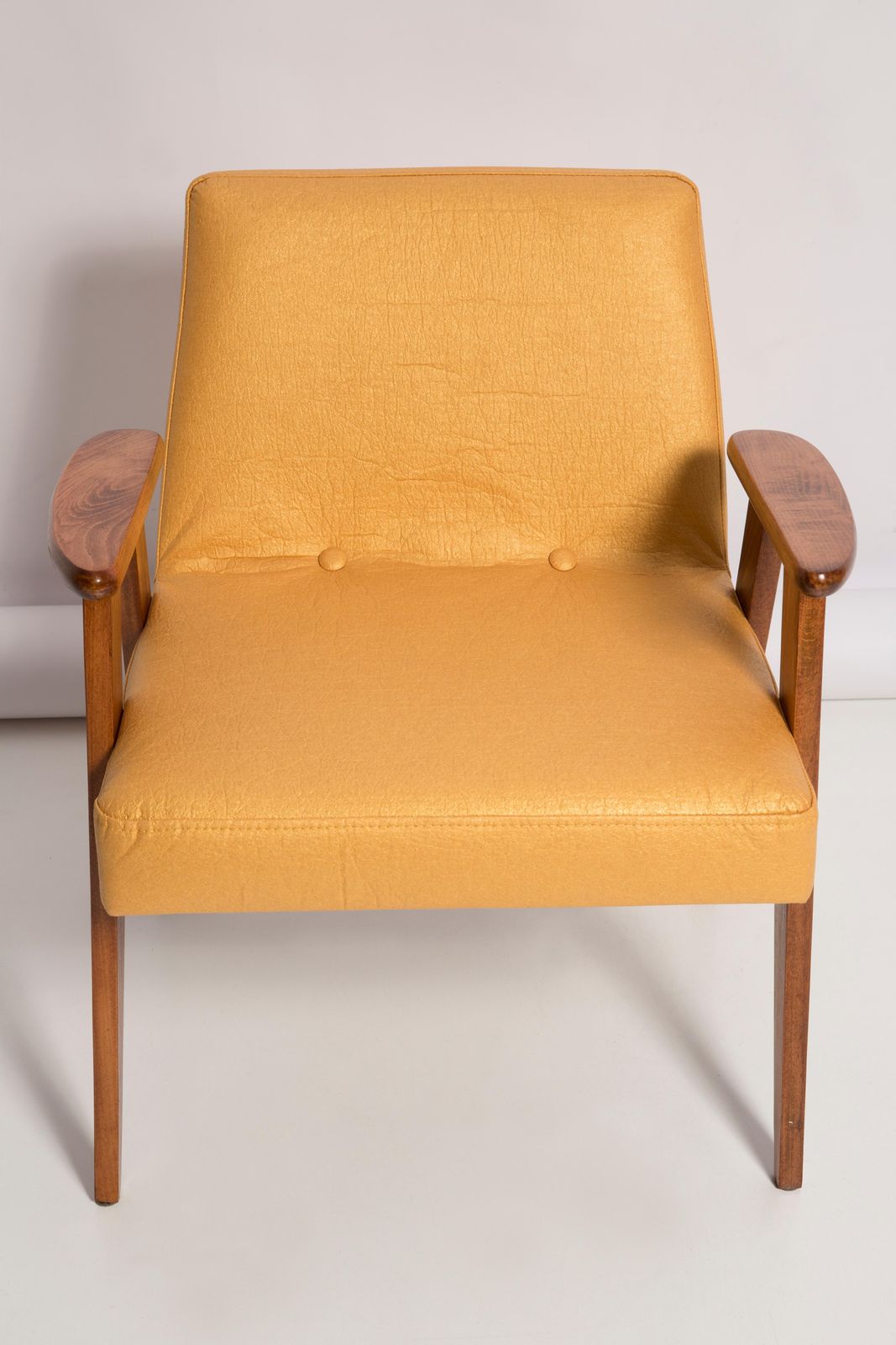 Meubels Mid Century 366 Club Fauteuil In Gouden Ananaskleurig Leer, Jozef Chierowski, Jaren 1960 photo