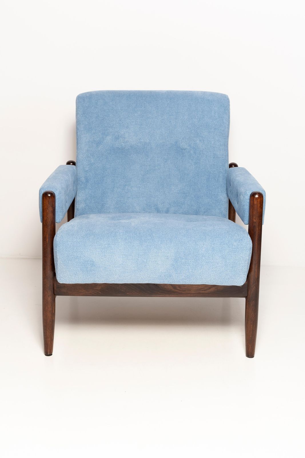 Mid Century Babyblauw Velours Vintage Fauteuil, Walnouthout, Europa, Jaren 1960 photo Meubels