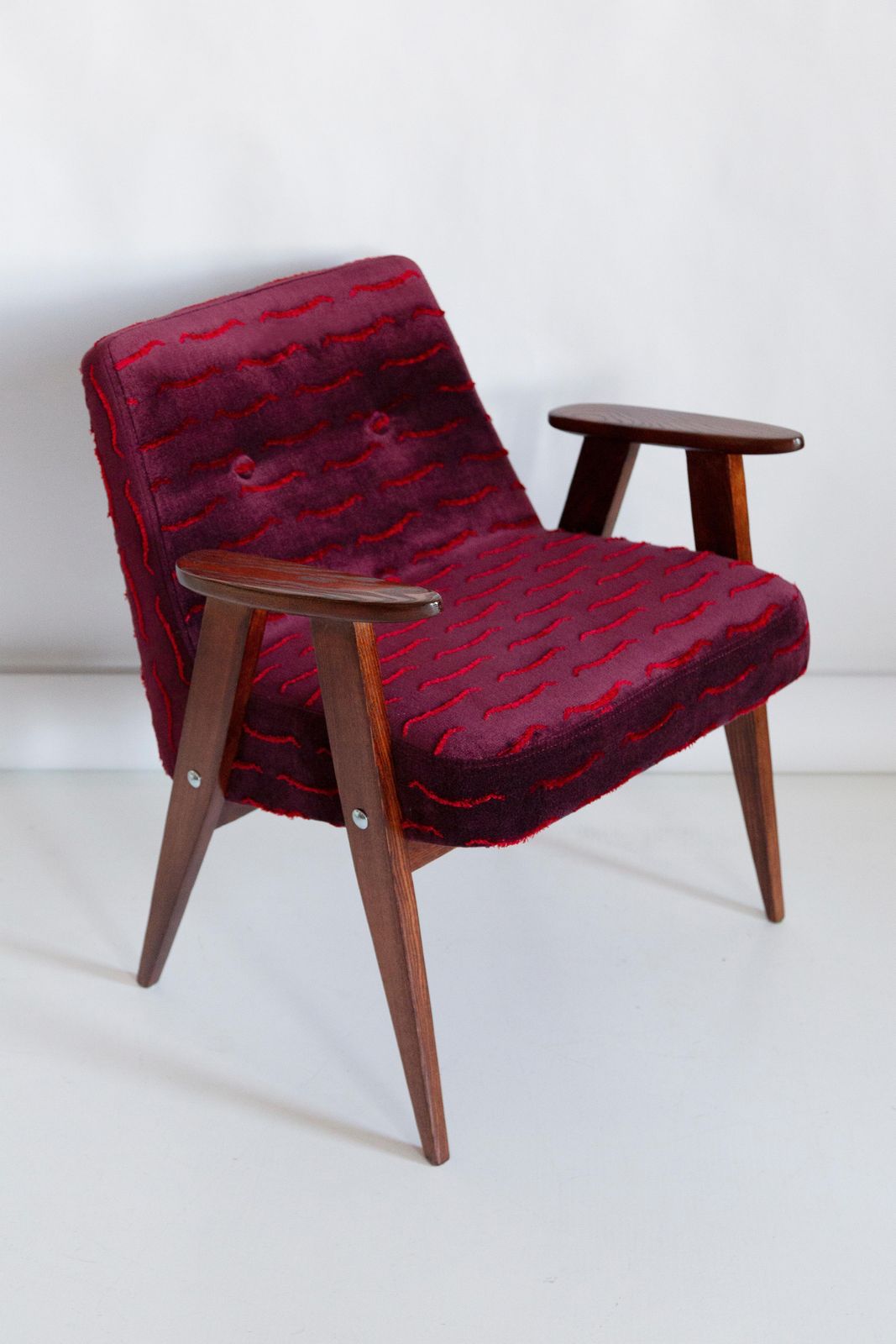 Mid Century 366 Fauteuil, Donkerrood Fluweel, Jozef Chierowski, Europa, Jaren 1960 photo buy