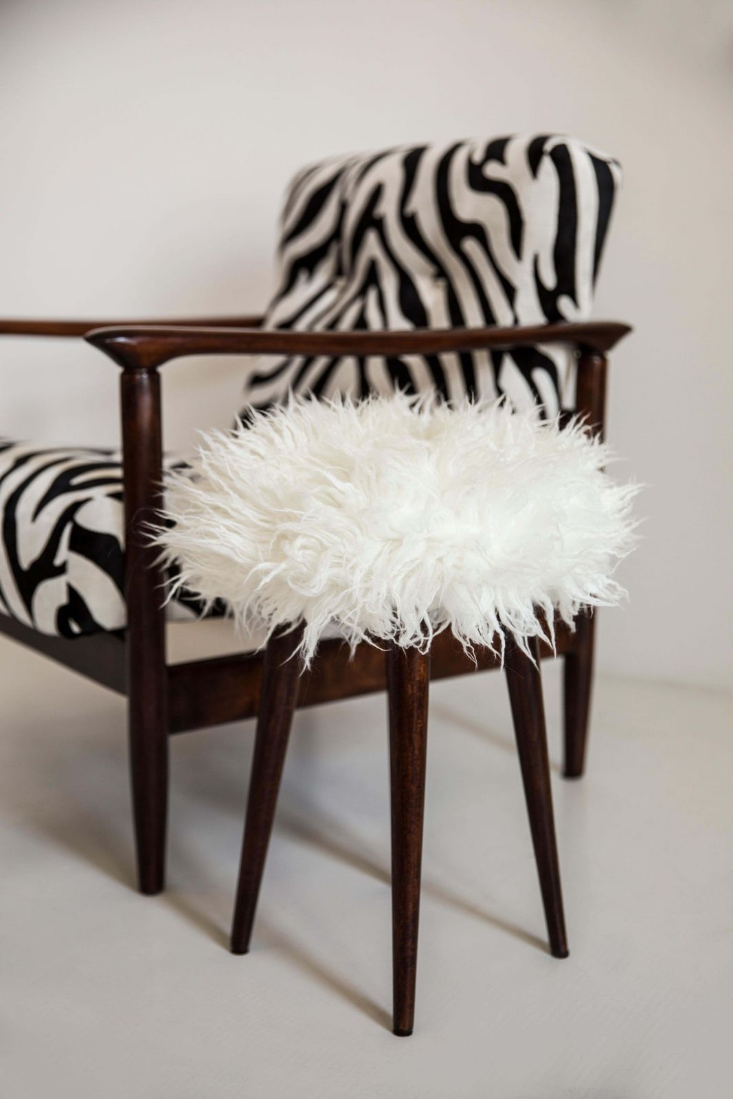 213.0 Mid Century Alpaca White Faux Fur Stool, Europe, 1960s photo