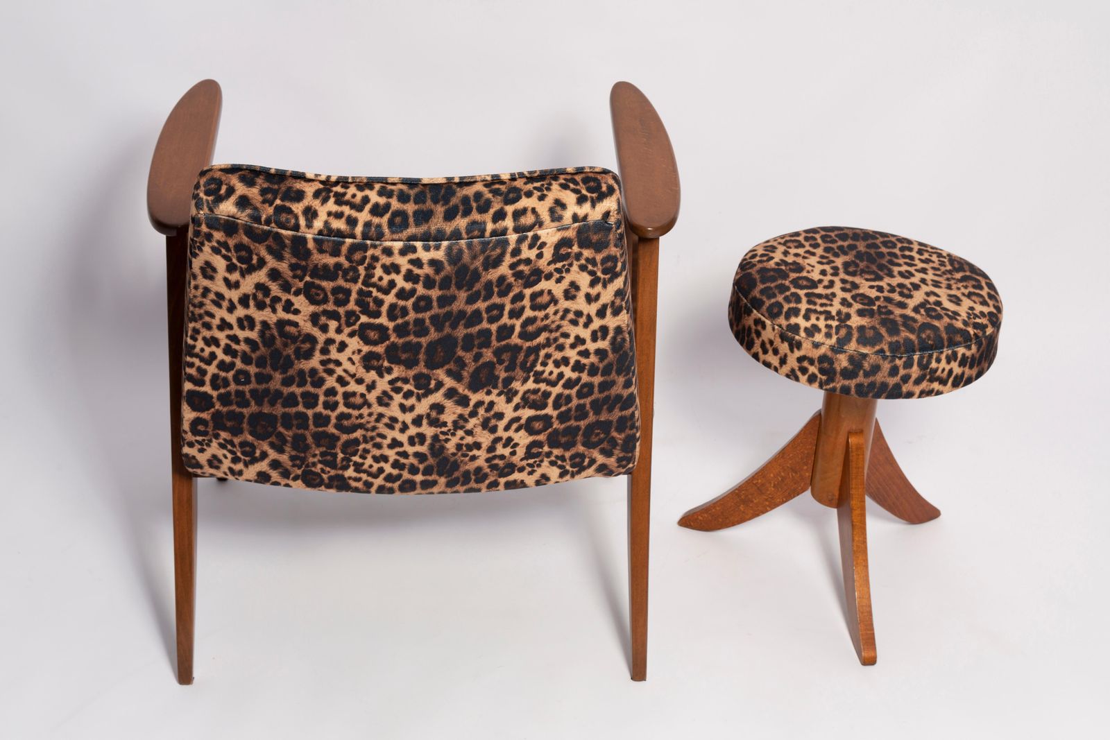 Mid Century 366 Fauteuil En Hocker In Luipaardfluweel, Door Chierowski, Europa, Ca. Jaren 1960 photo buy