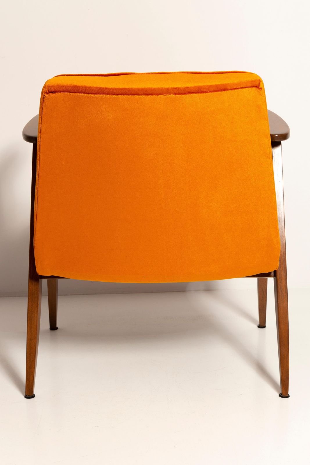 photo furniture Pair Of Mid Century 366 Armchairs In Orange Velvet, Jozef Chierowski, Europe 1960
