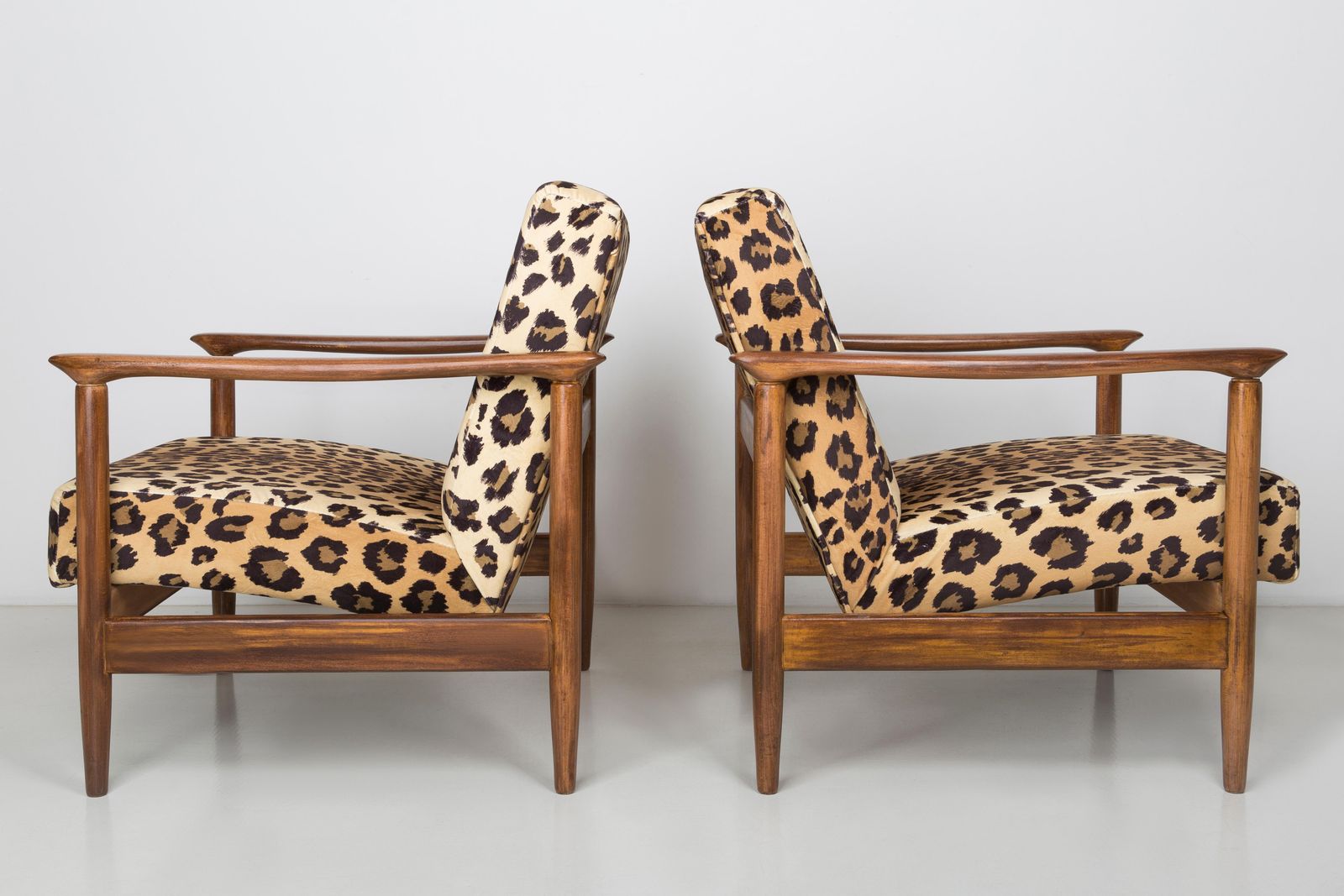 Pair Of Leopard Print Velvet Armchairs, Edmund Homa, Gfm 142, 1960s, Poland photo vinterior