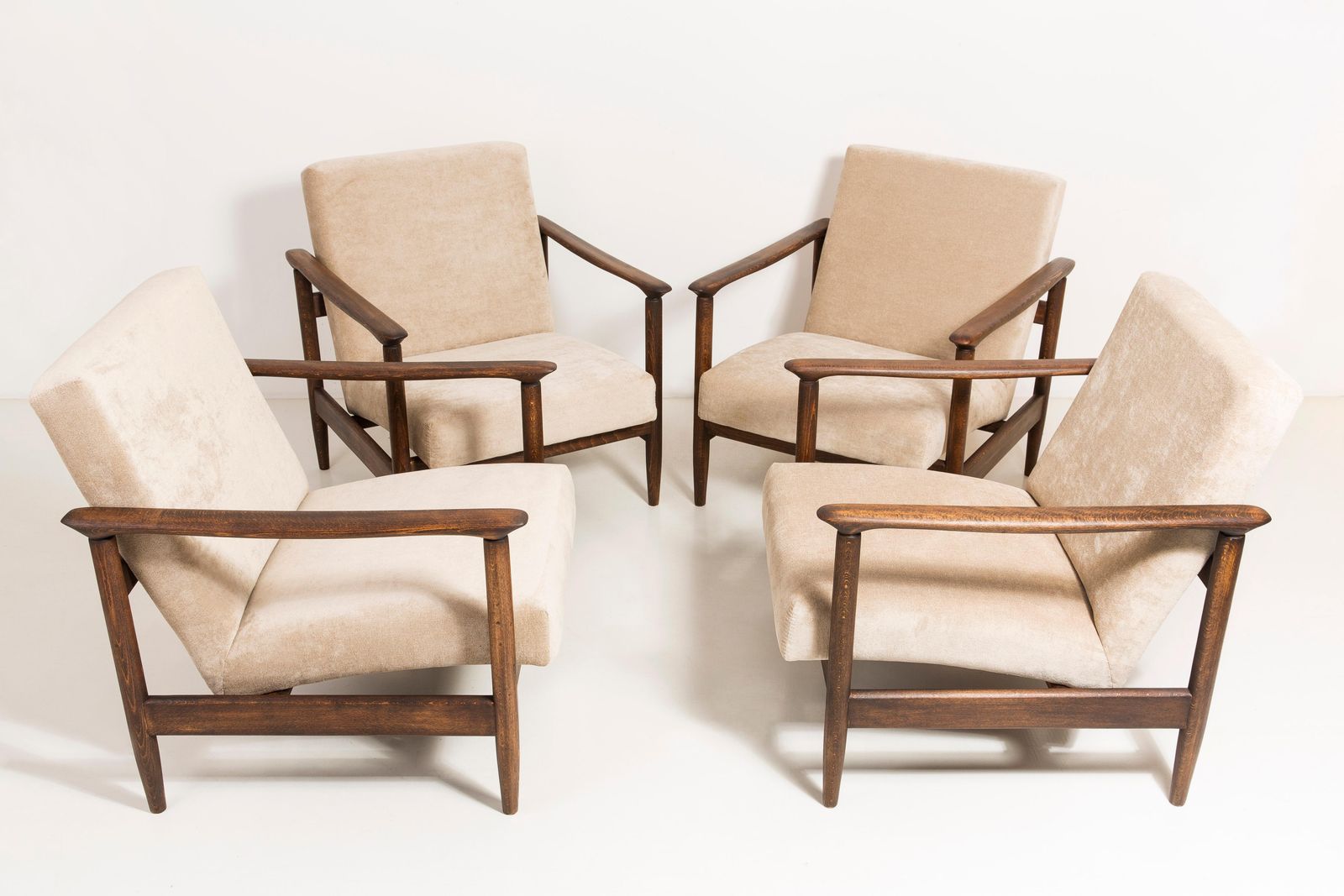 Set Van Zes Mid Century Modern Beige Fauteuils, Edmund Homa, Jaren 1960, Polen photo 6123.0