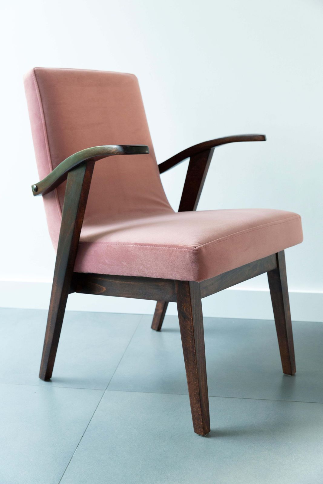 Twelve 20th Century Armchairs In Dusty Pink Velvet By Mieczyslaw Puchala, 1960s photo vinterior