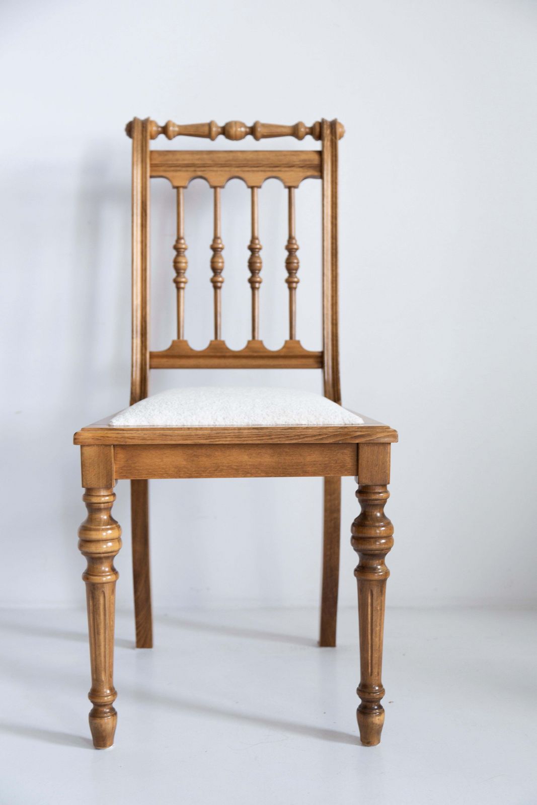 photo vinterior Mid Century Unique Chair, White Chenille, Oak Wood, Europe, 1960s