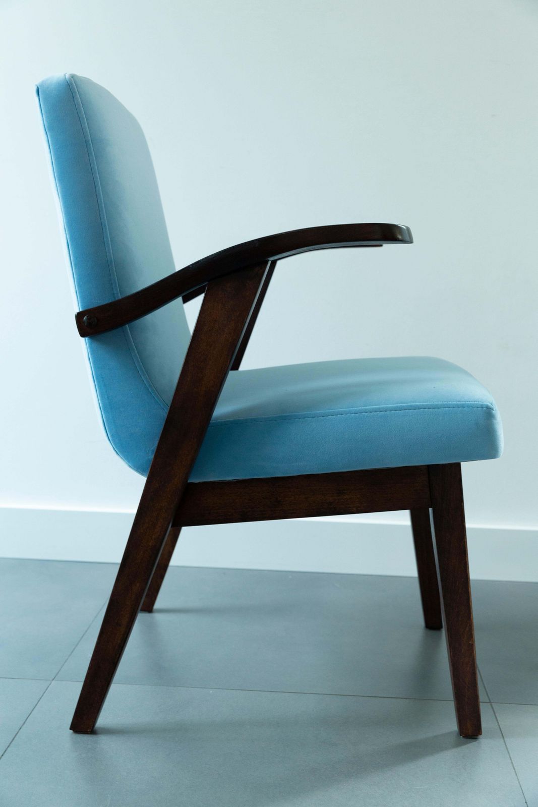 Vintage Fauteuil In Babyblauw Fluweel Door Mieczyslaw Puchala, Ca. Jaren 1960, 20e Eeuw photo for sale