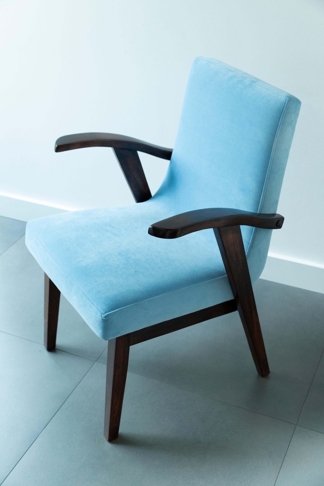 850.0 Vintage Fauteuil In Babyblauw Fluweel Door Mieczyslaw Puchala, Ca. Jaren 1960, 20e Eeuw photo