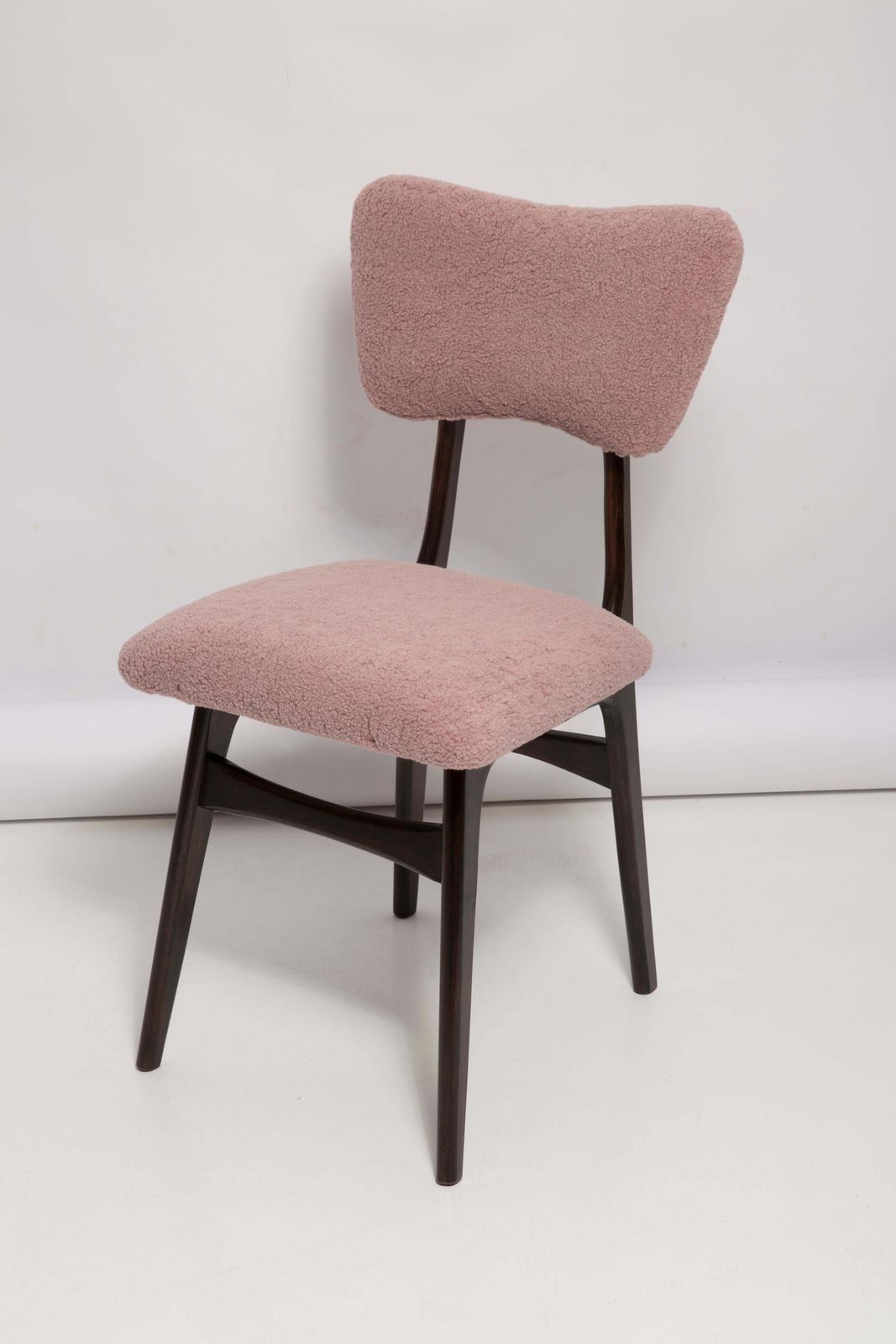 3567.0 Set Of Six Mid Century Butterfly Dining Chairs, Pink Boucle, Europe, 1960s photo