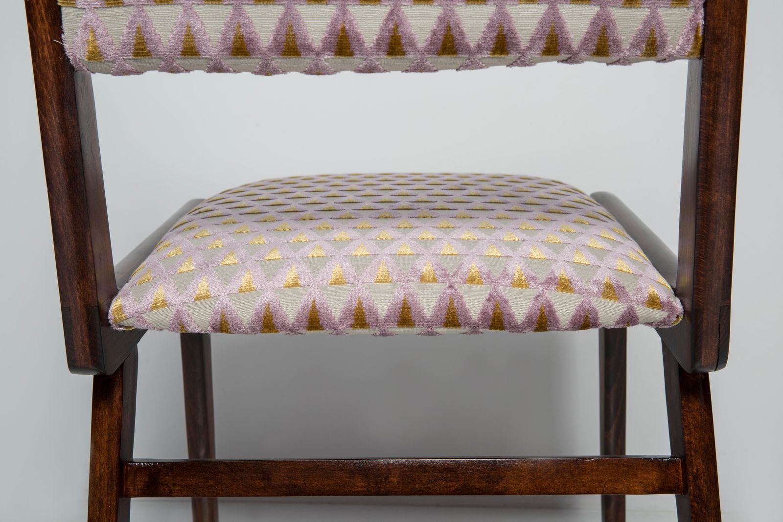 Set Of Eight Mid Century Light Purple Amuleto Velvet Jar Chairs, Poland, 1960s photo vinterior
