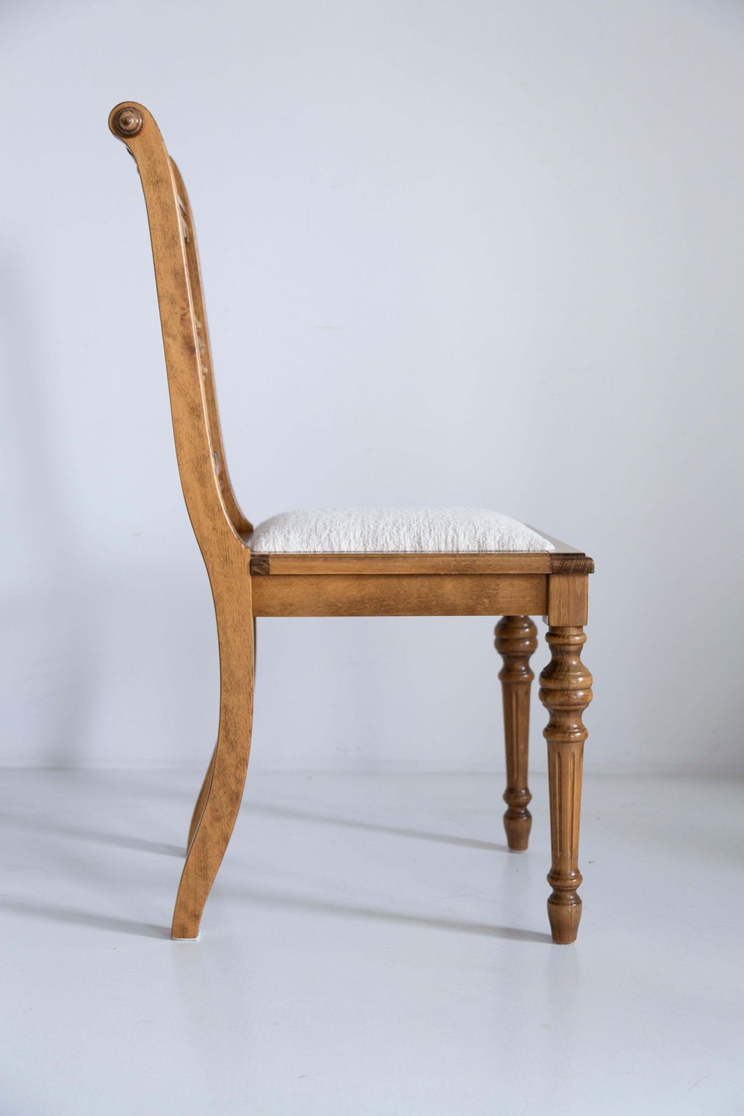 Set Of Six Mid Century Unique Chairs, White Chenille, Oak Wood, Europe, 1960s photo vinterior
