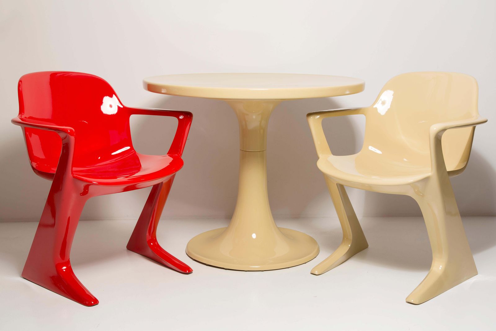 photo for sale Midcentury Beige And Red Kangaroo Chairs And Table Ernst Moeckl, Germany, 1968