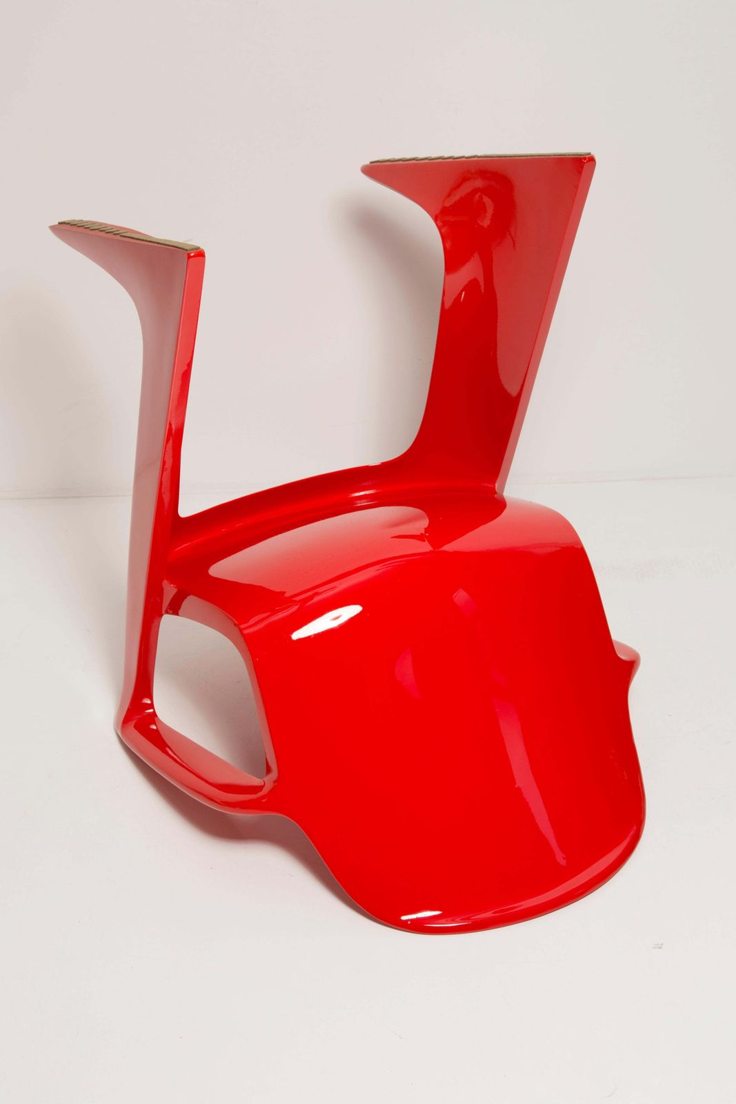 photo vinterior Midcentury Beige And Red Kangaroo Chairs And Table Ernst Moeckl, Germany, 1968