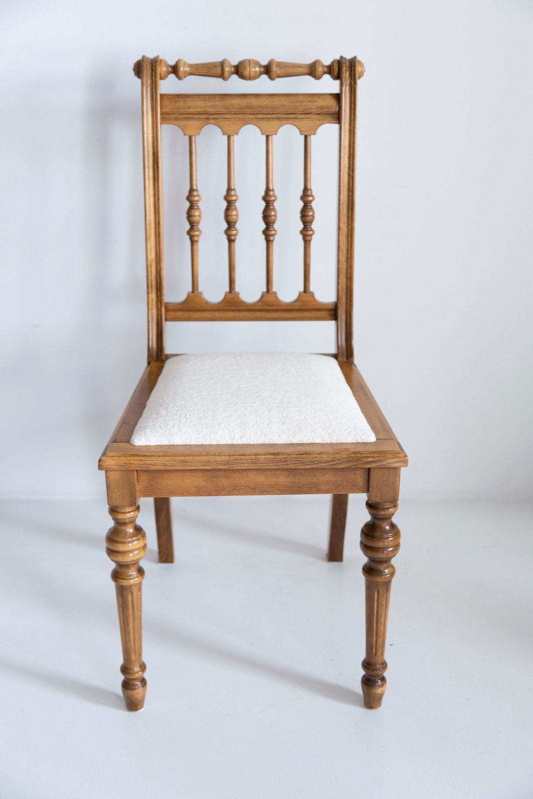 4247.0 Set Of Six Mid Century Unique Chairs, White Chenille, Oak Wood, Europe, 1960s photo