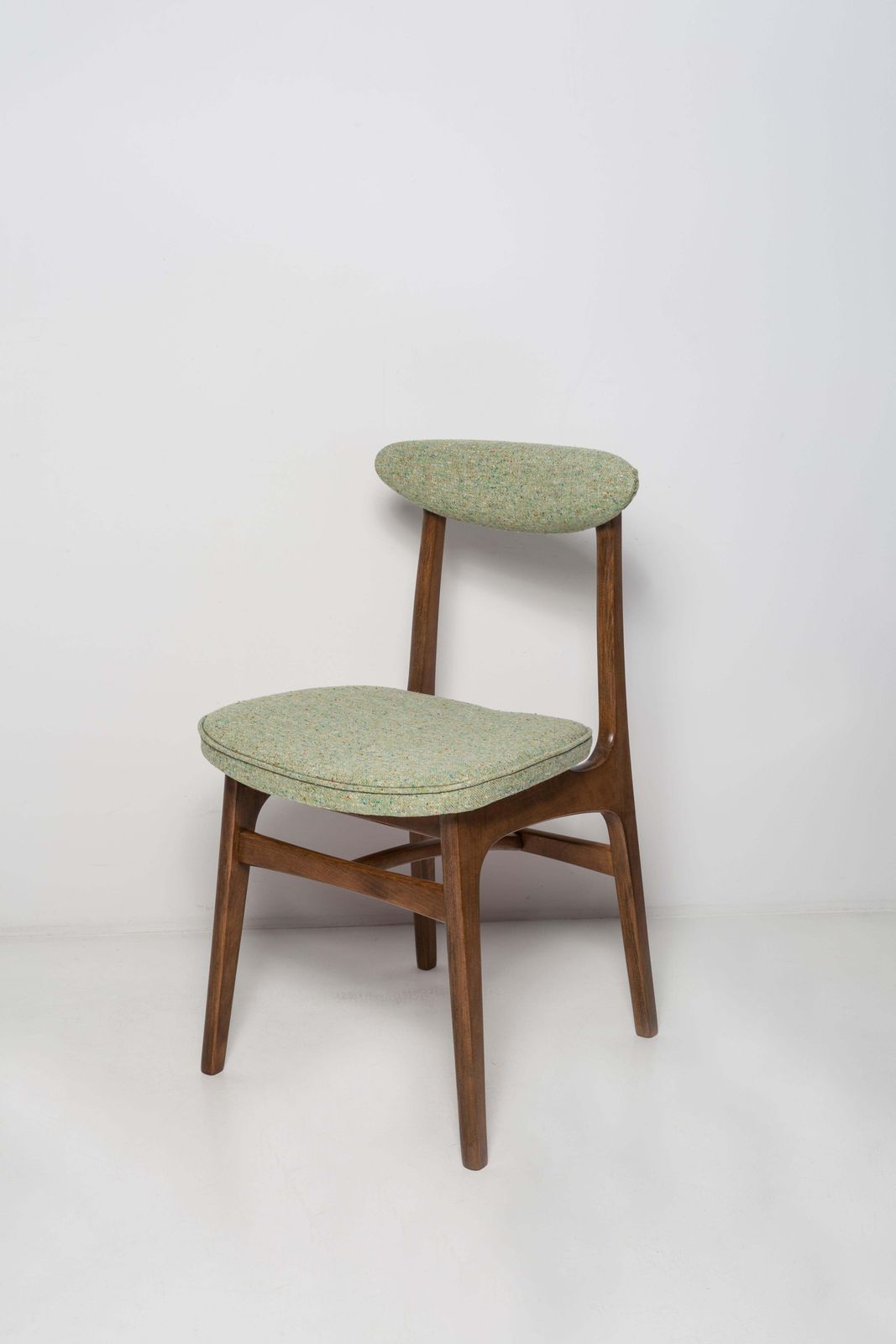 photo vinterior Twelve Mid Century Green Wool Chairs, Walnut Wood, Rajmund Halas, Poland, 1960s