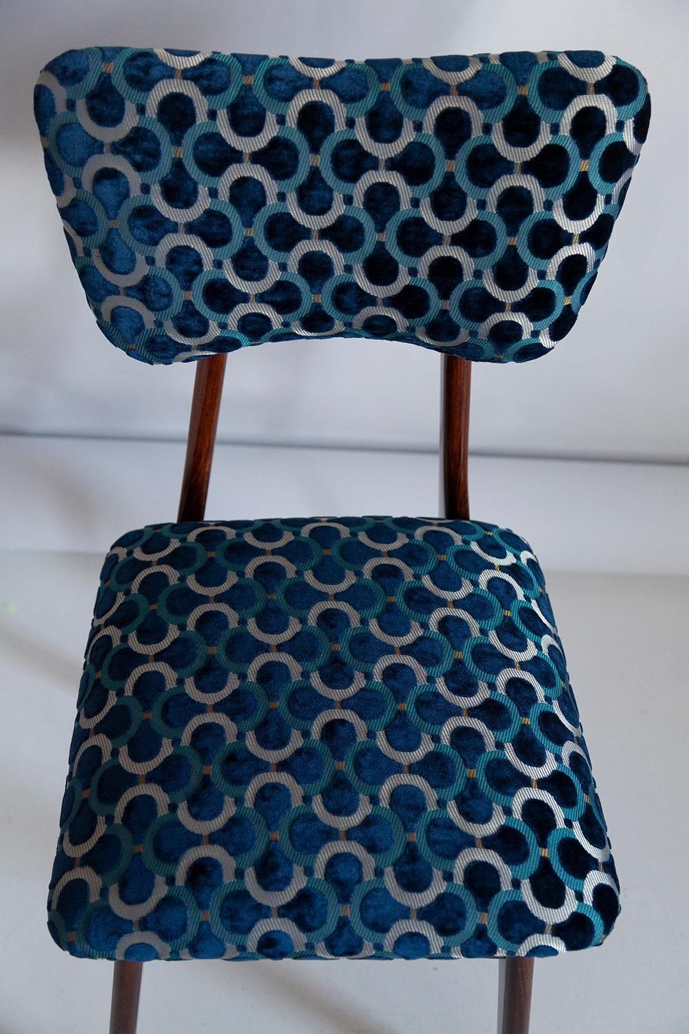 photo vinterior Ten Mid Century Butterfly Chairs, Blue Scarabeo Velvet, Dark Wood, Europe, 1960s