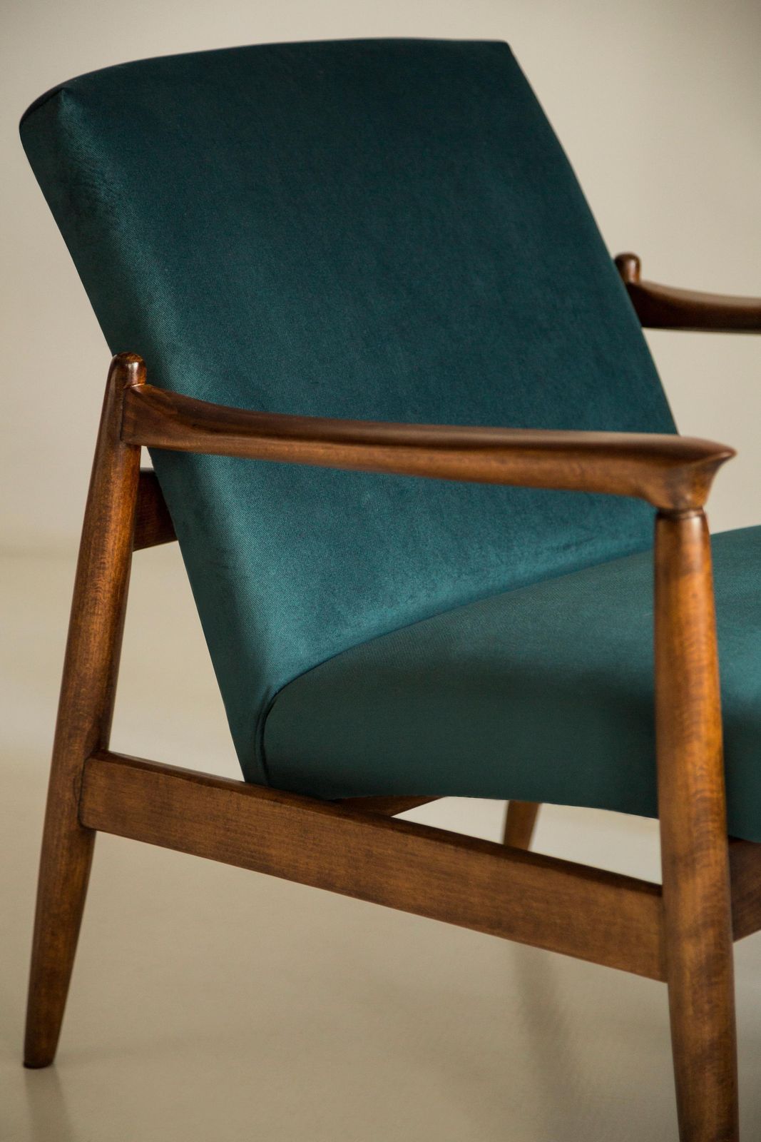 Mid Century Petrol Blauw Fluwelen Fauteuil, Edmund Homa, Polen, Jaren 1960 photo Meubels