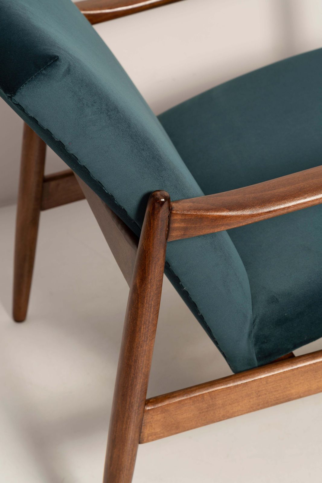 1361.0 Mid Century Petrol Blauw Fluwelen Fauteuil, Edmund Homa, Polen, Jaren 1960 photo