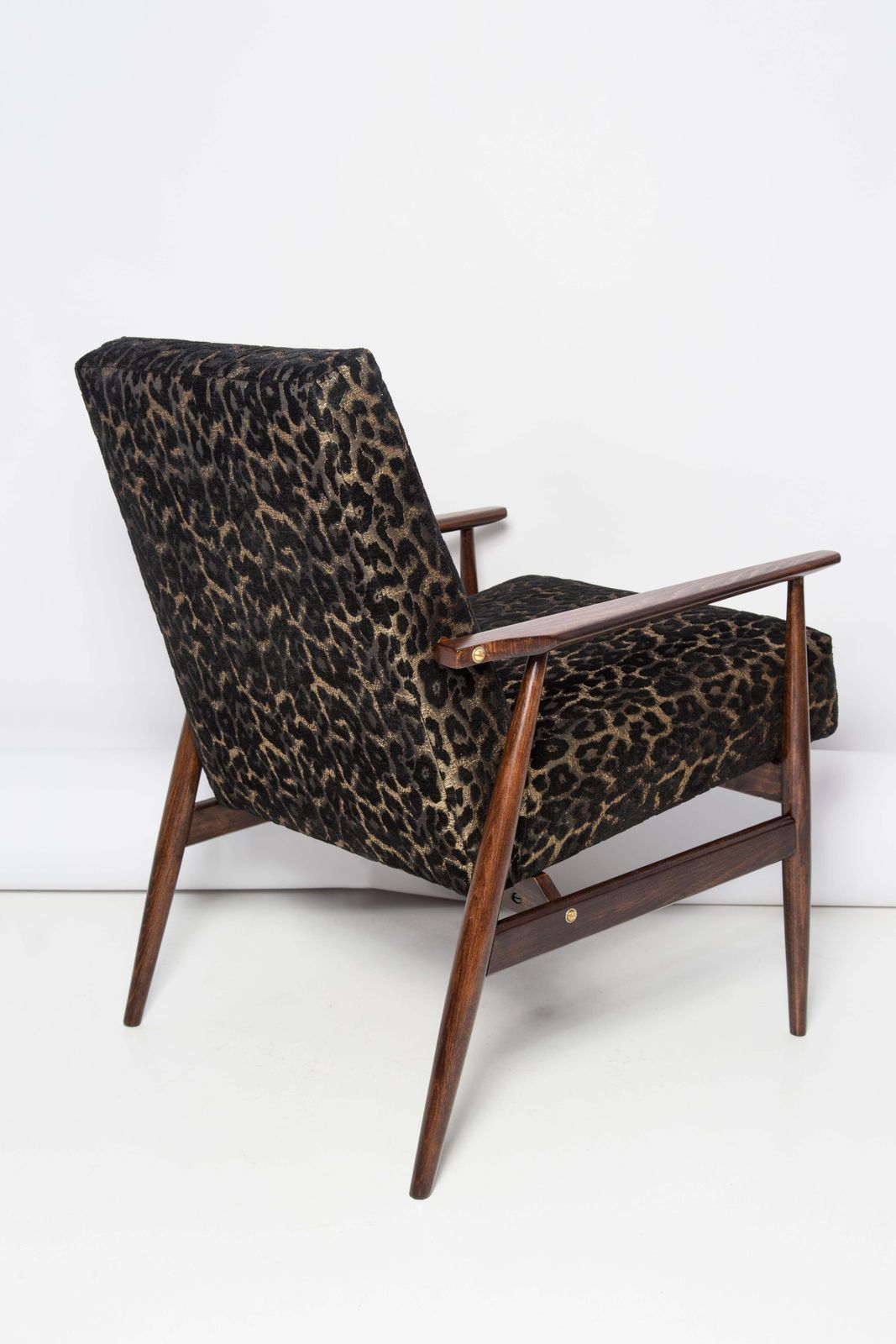 photo vinterior Pair Of Mid Century Leopard Print Velvet Dante Armchairs, H. Lis, Europe, 1960s