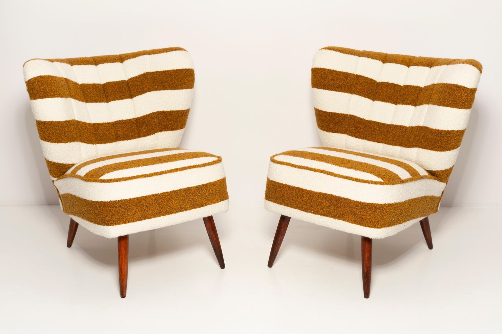 Paar Mid Century Witte En Mosterdgele Bouclé Club Fauteuils, Europa, Jaren 1960 photo furniture