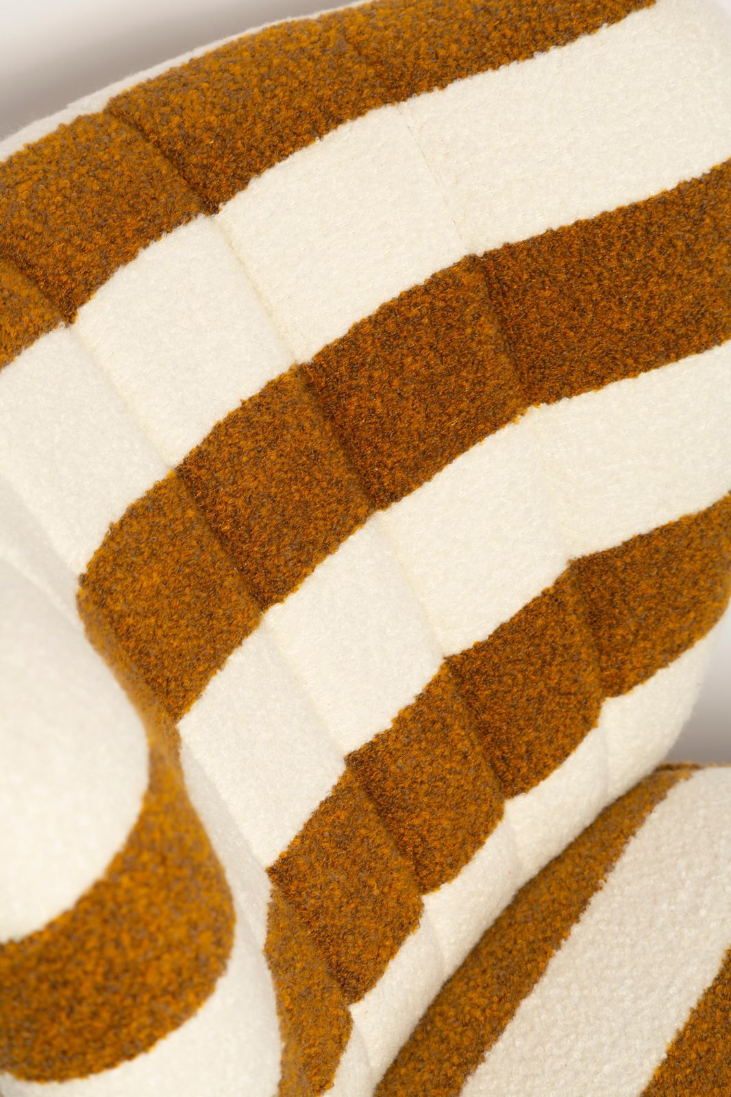 Paar Mid Century Witte En Mosterdgele Bouclé Club Fauteuils, Europa, Jaren 1960 photo buy