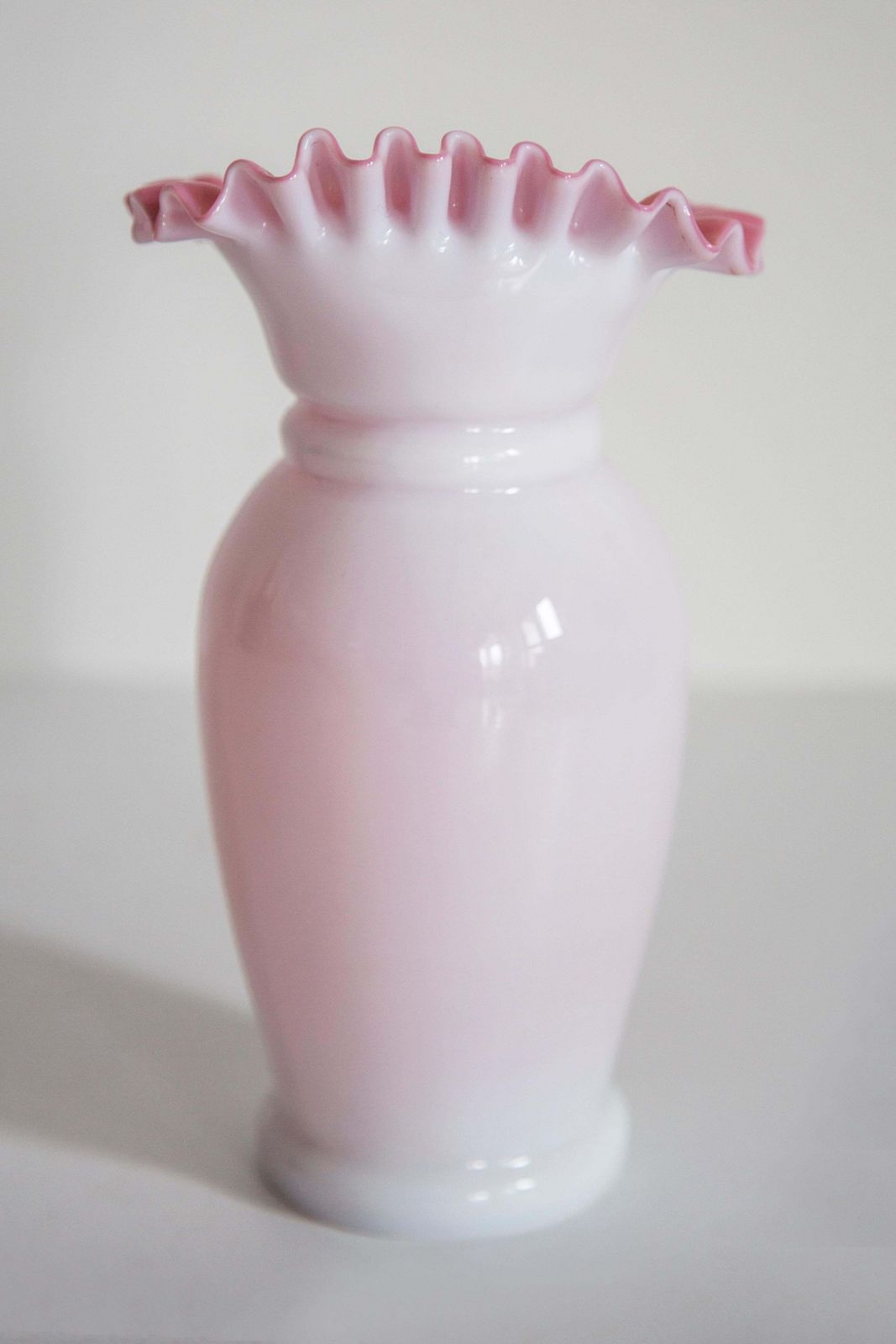 Mid Century Vintage Artistiek Glazen Roze Vaas, Tarnowiec, Sulczan, Europa, Jaren 1970 photo buy