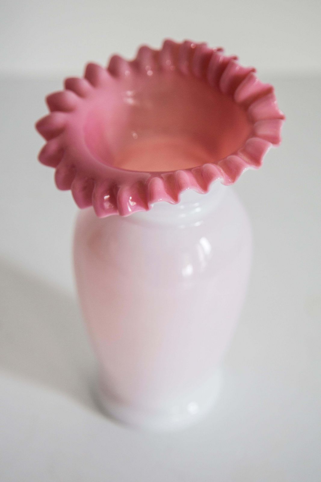 Mid Century Vintage Artistic Glass Pink Vase, Tarnowiec, Sulczan, Europe, 1970s photo vintage