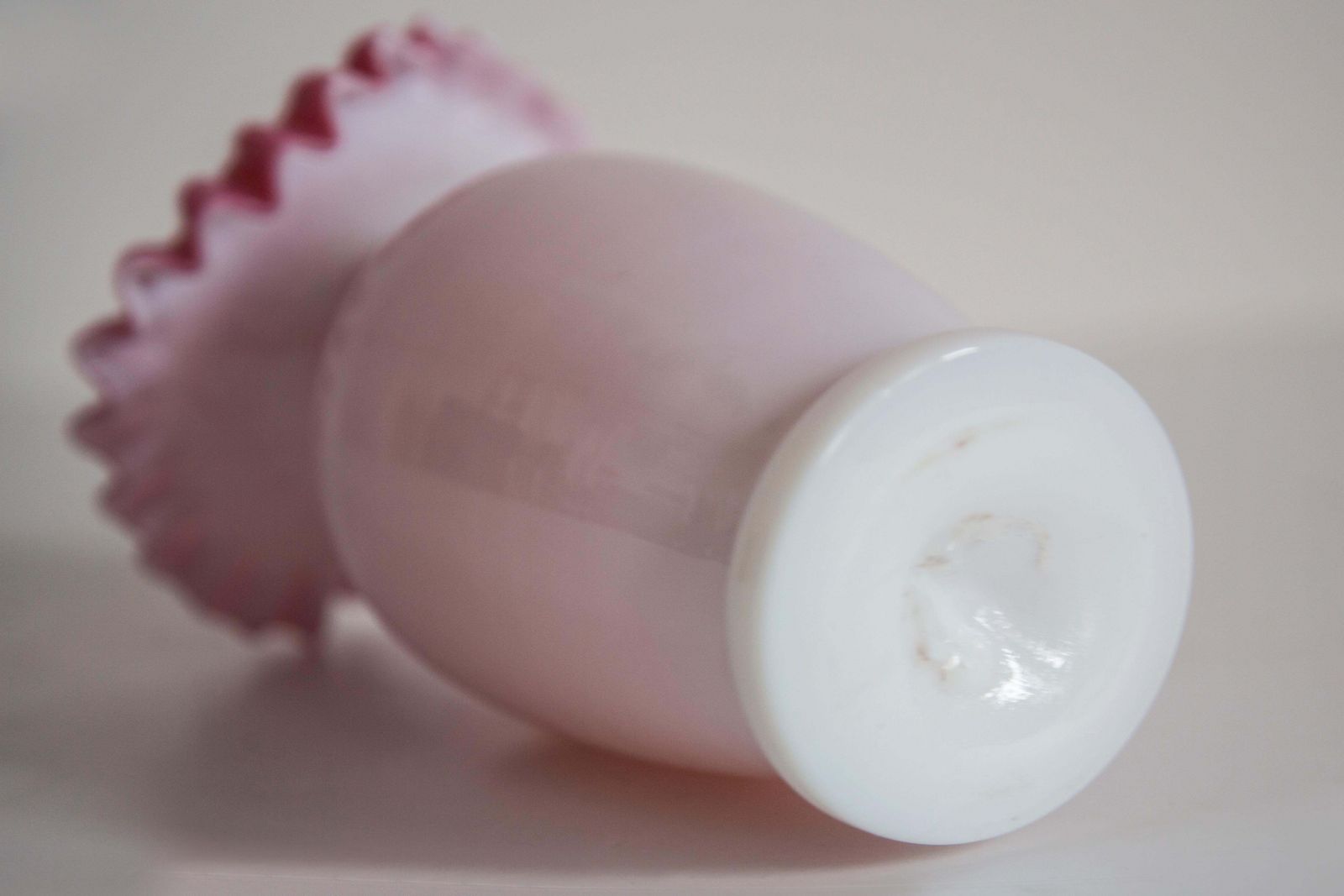 Home Decor Mid Century Vintage Artistic Glass Pink Vase, Tarnowiec, Sulczan, Europe, 1970s photo