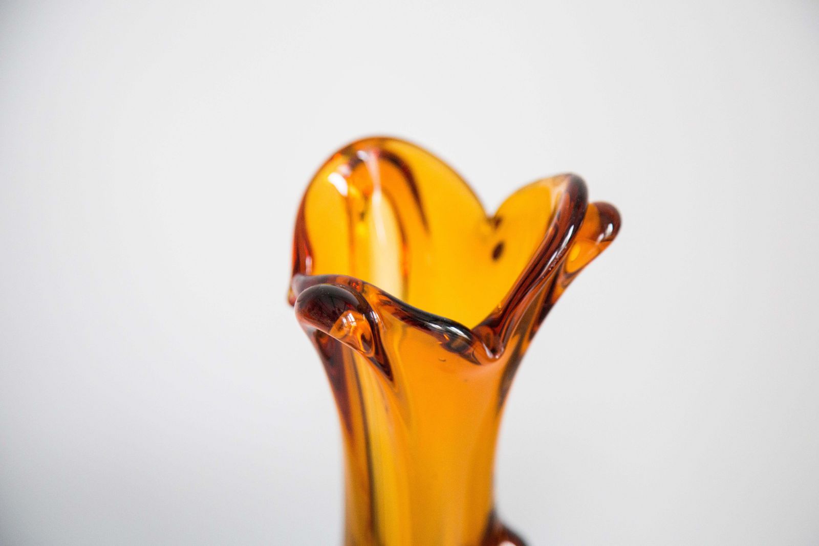Mid Century Artistic Glass Yellow Vase, Tarnowiec, Sulczan, Europe, 1970s photo vintage