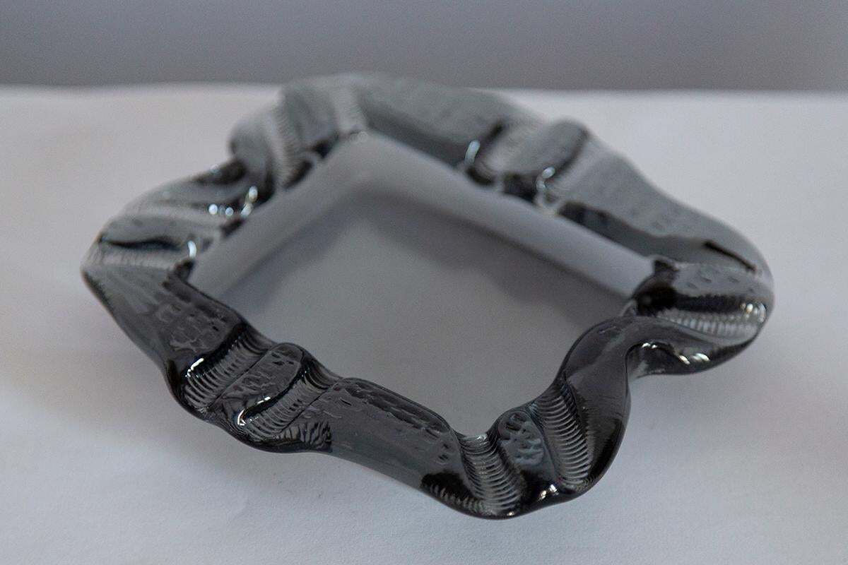 photo furniture Mid Century Crystal Gray Glass Ashtray Bowl, Italy, 1970s