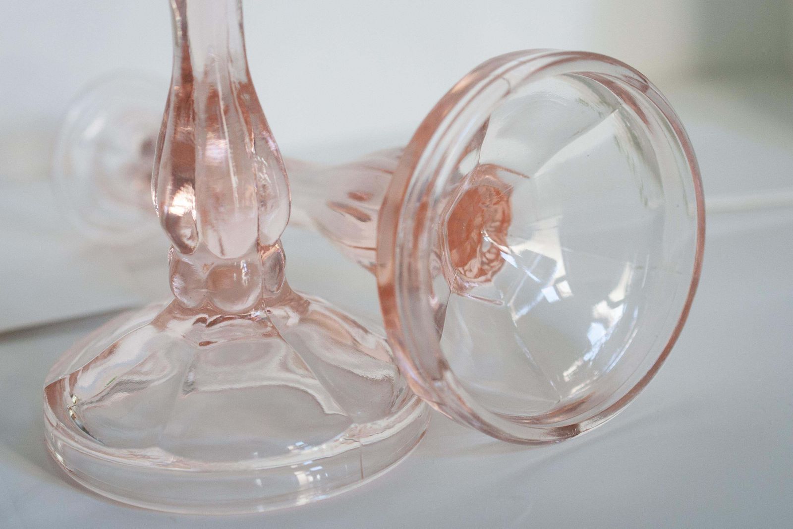 photo vinterior Set Of Two Mid Century Light Rose Pink Glass Candlesticks, Europe, 1960s