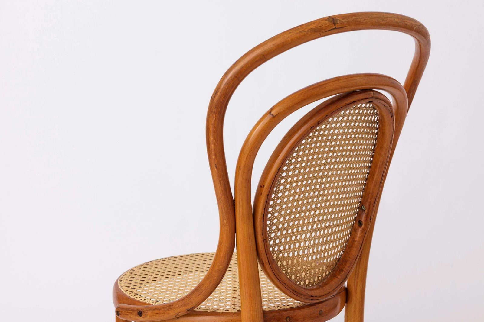 Zeldzame Vintage Fischel Stoel | 1920s–1940s | Gerestaureerde Gebogen Houten Zitting | Antiek Oostenrijks Design photo vinterior