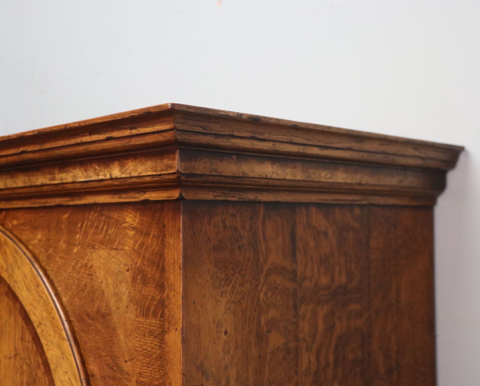 photo vintage Absolutely Wonderful Reproduction Bureau Cabinet Is Built In The Georgian Style.