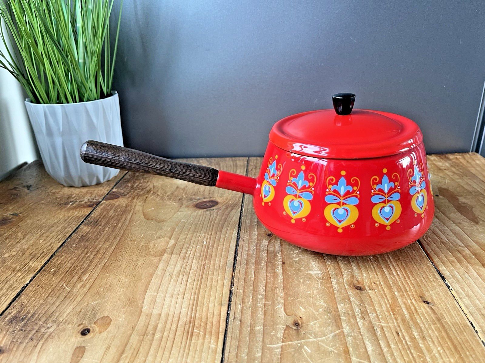 photo buy Mid Century 60's Scandinavian Style Dutch Red Floral Enamel Fondue Set & Burner