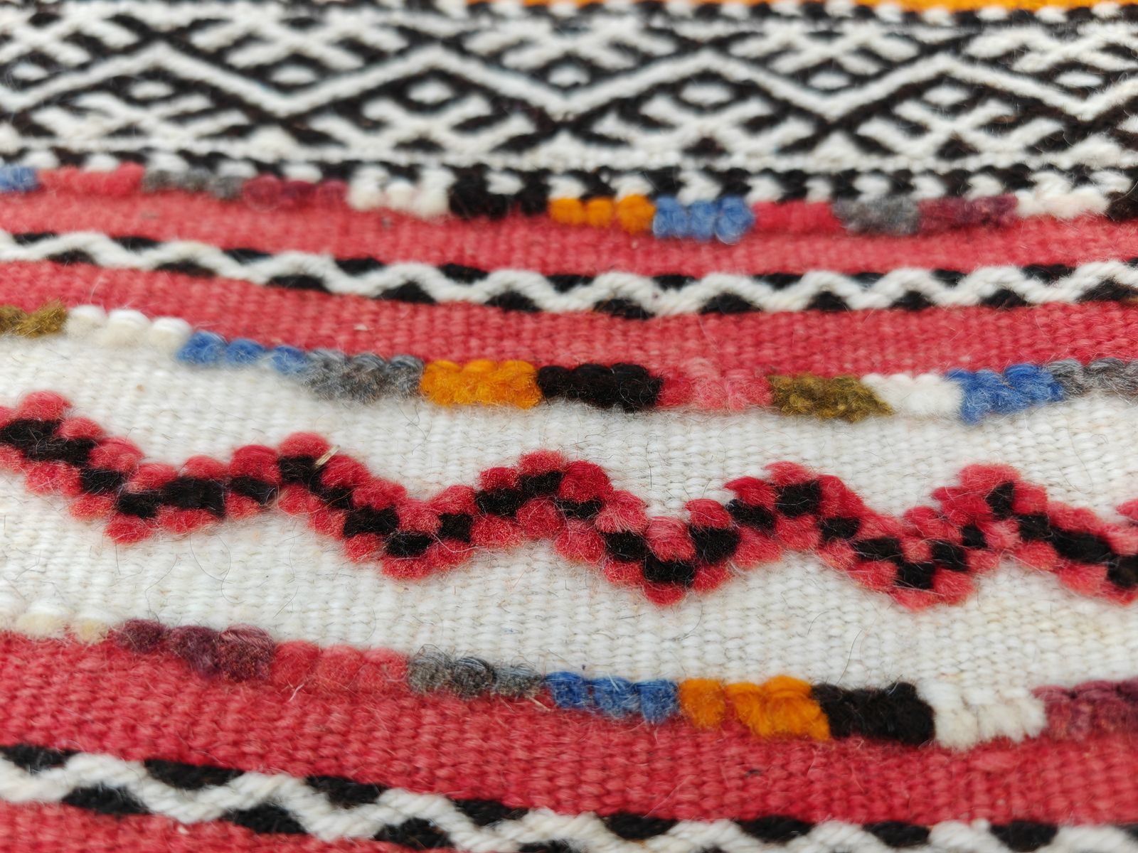 R123  No Custom Fee Charge. Handmade Moroccan Vintage Rug 205x114 Cm Berber Carpet photo Textiles