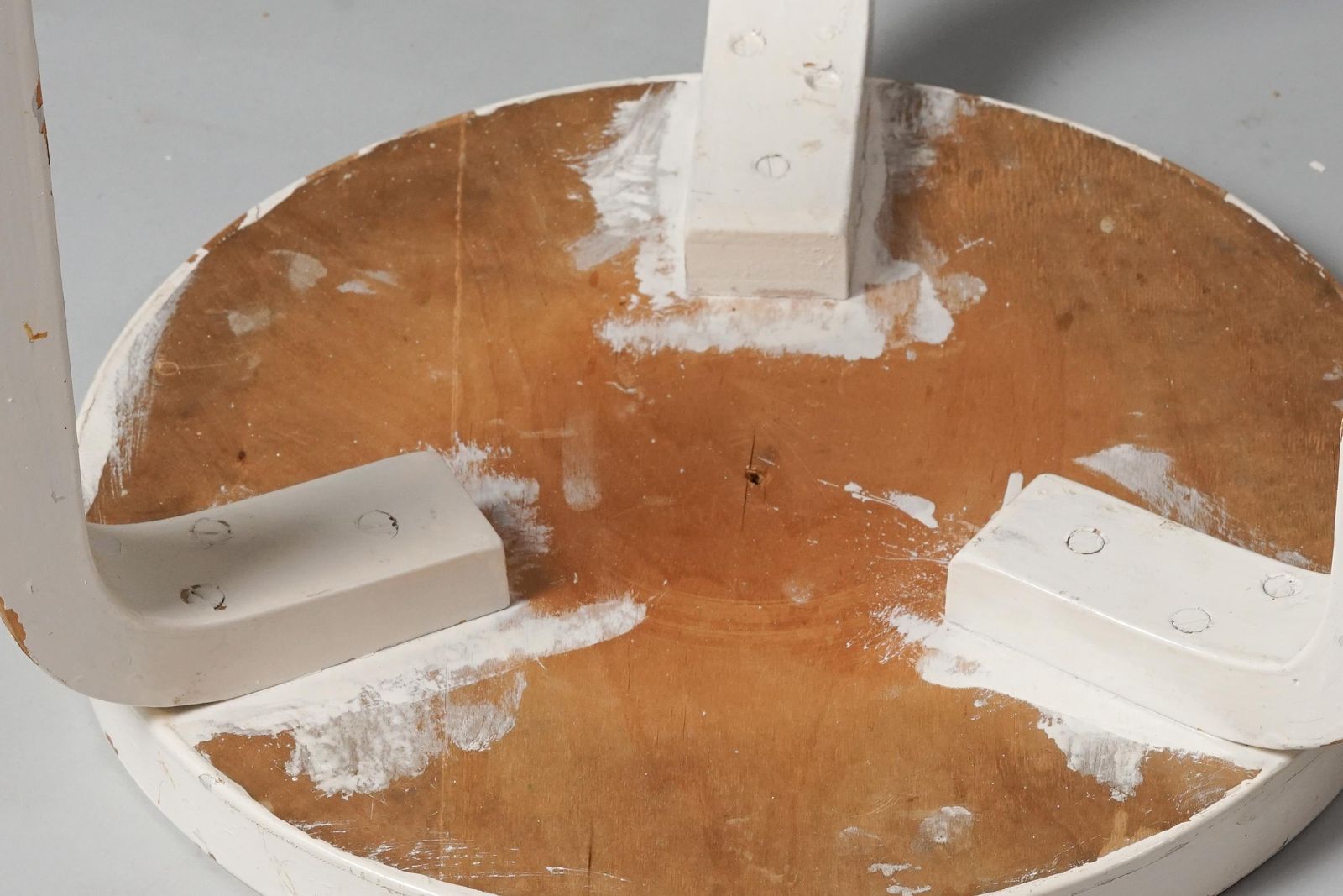 Model 60 Stool, Alvar Aalto, Oy Huonekalu  Ja Rakennustyötehdas Ab, 1930/1940s photo vinterior