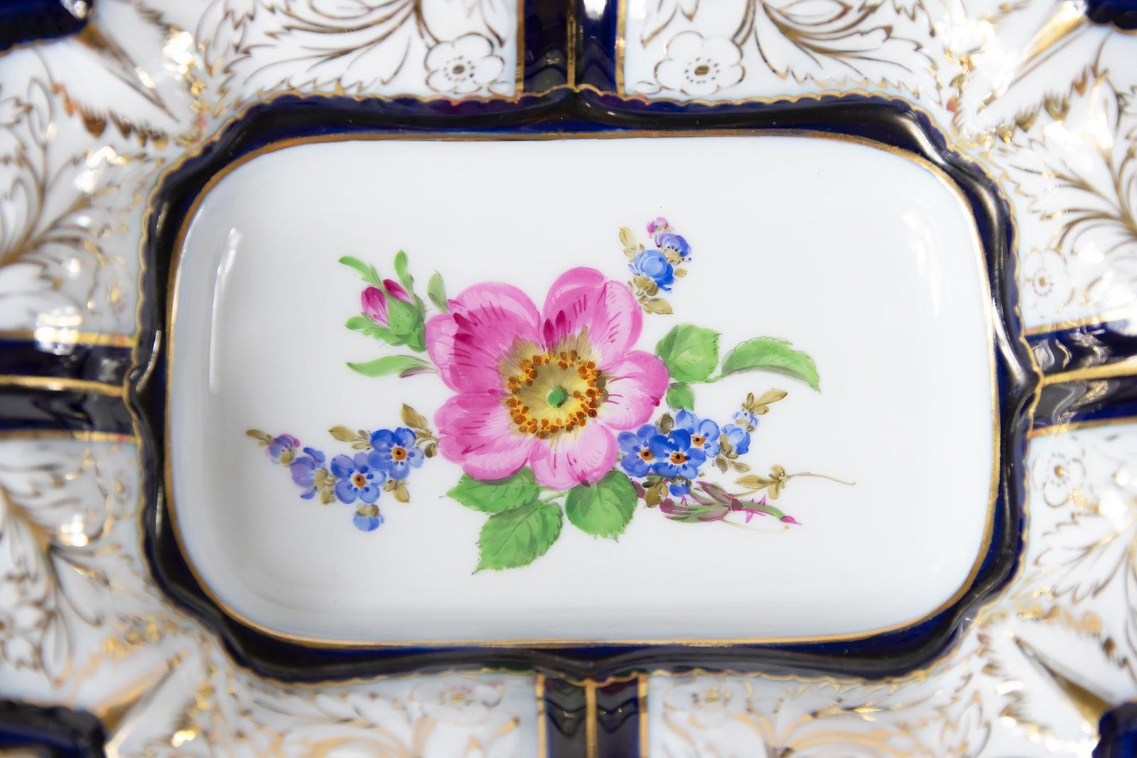 Meissen Porcelain Deep Cabinet Plate With Handles photo 722.0