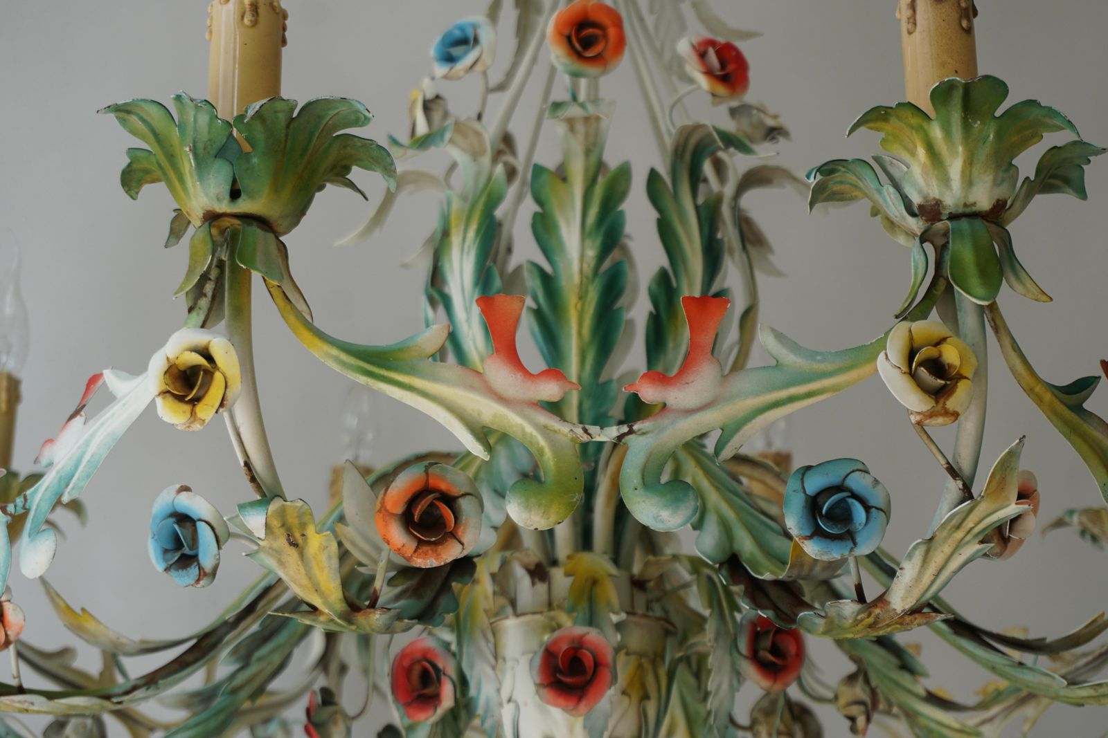 photo vinterior Large Polychrome Painted Metal Chandelier With Flowers And Birds
