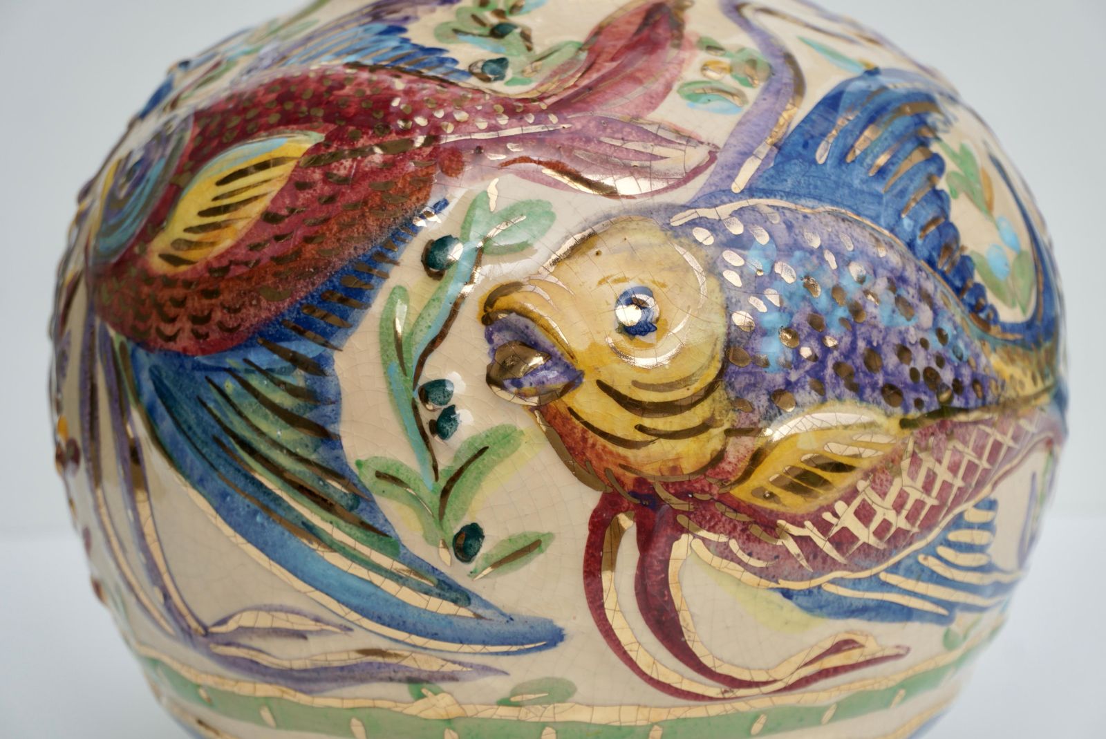 photo vintage Large Modern Art Deco Vase With Fish Flowers And Plants
