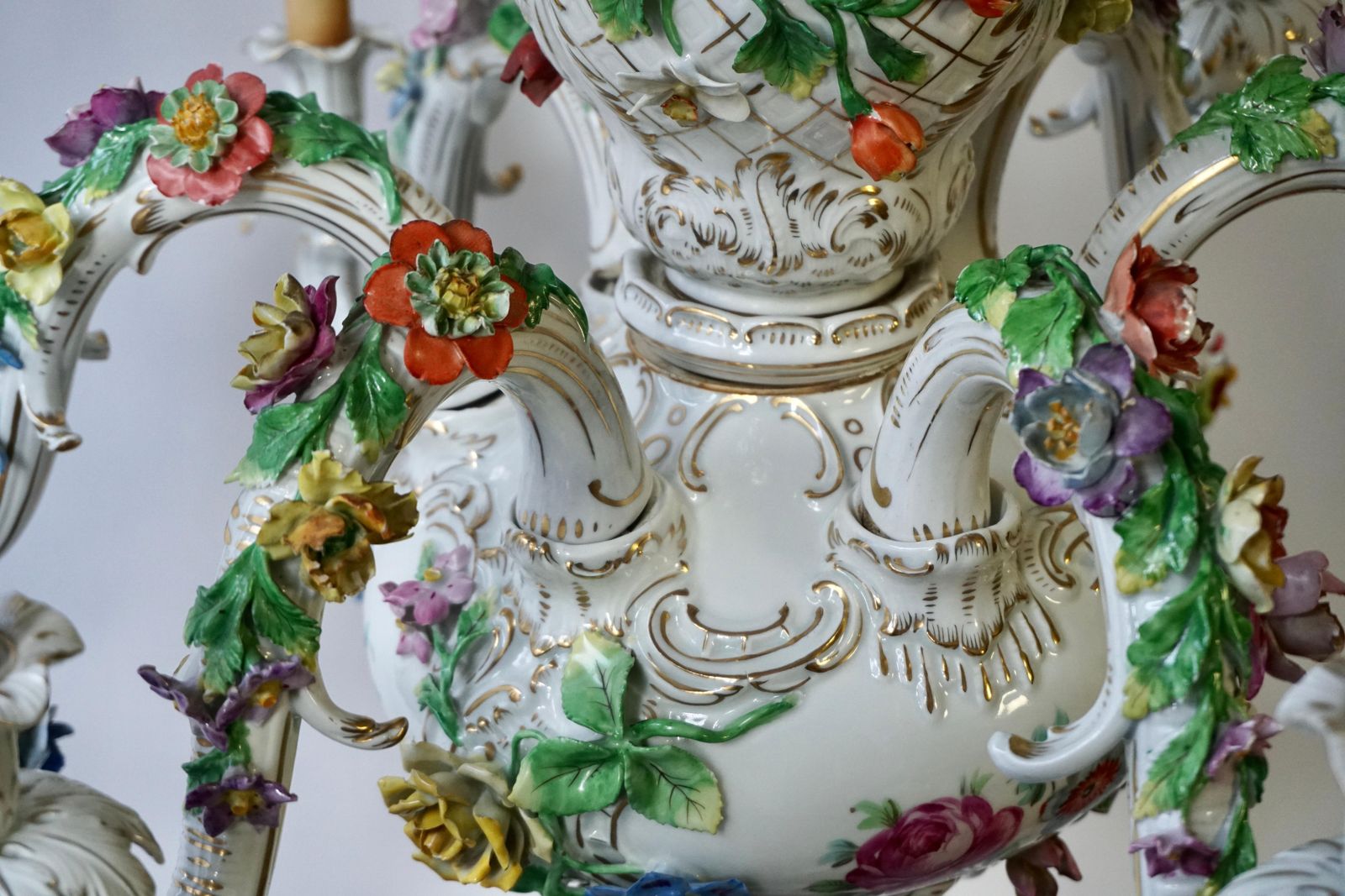 photo vintage Spectacular Large Italian Rococo Style Porcelain Floral Chandelier