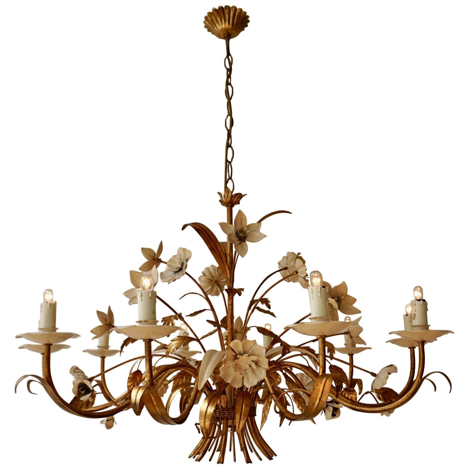 Gilded And White Patinated Italian Chandelier With 10 Candle Lamps