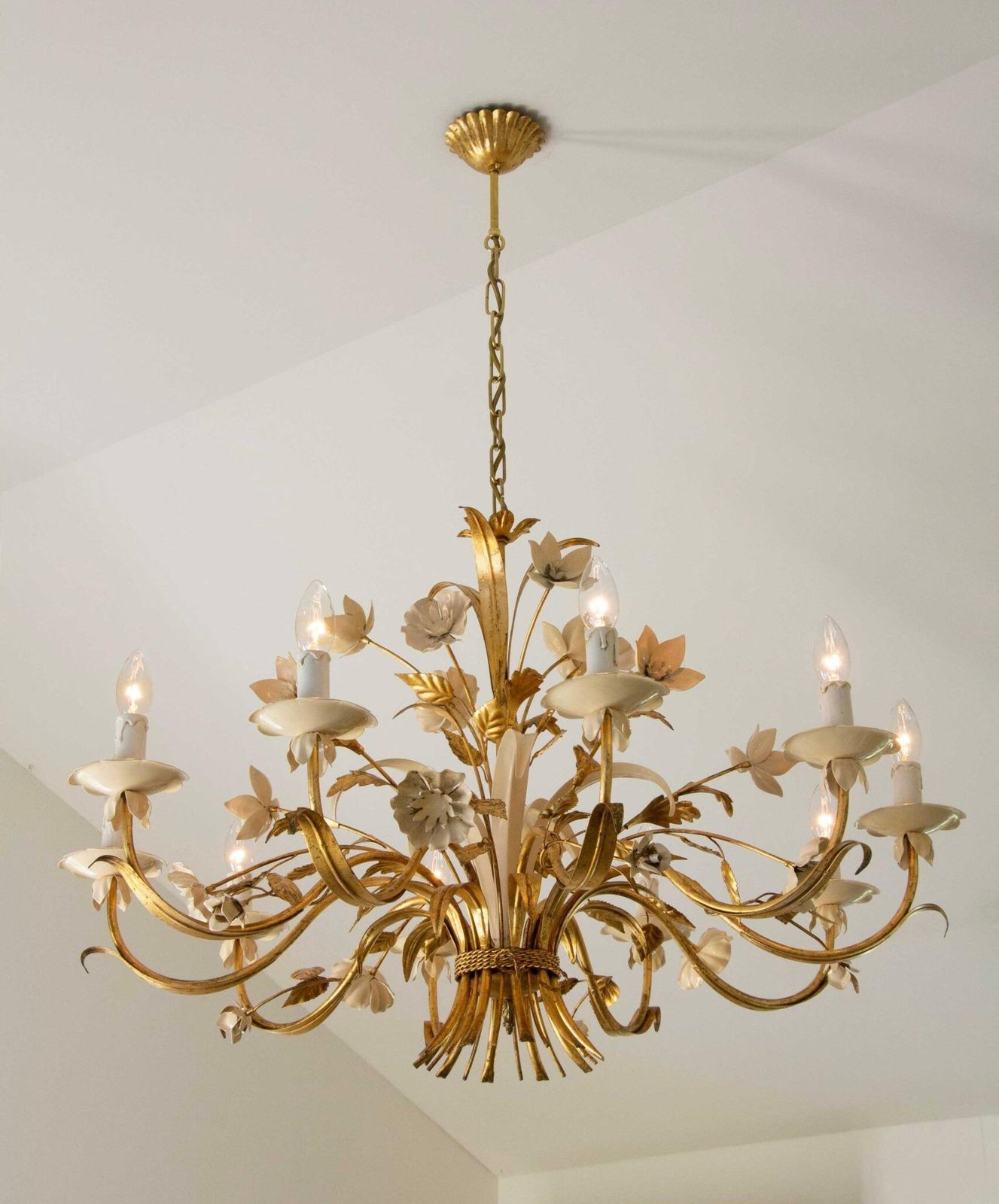 Gilded And White Patinated Italian Chandelier With 10 Candle Lamps photo furniture
