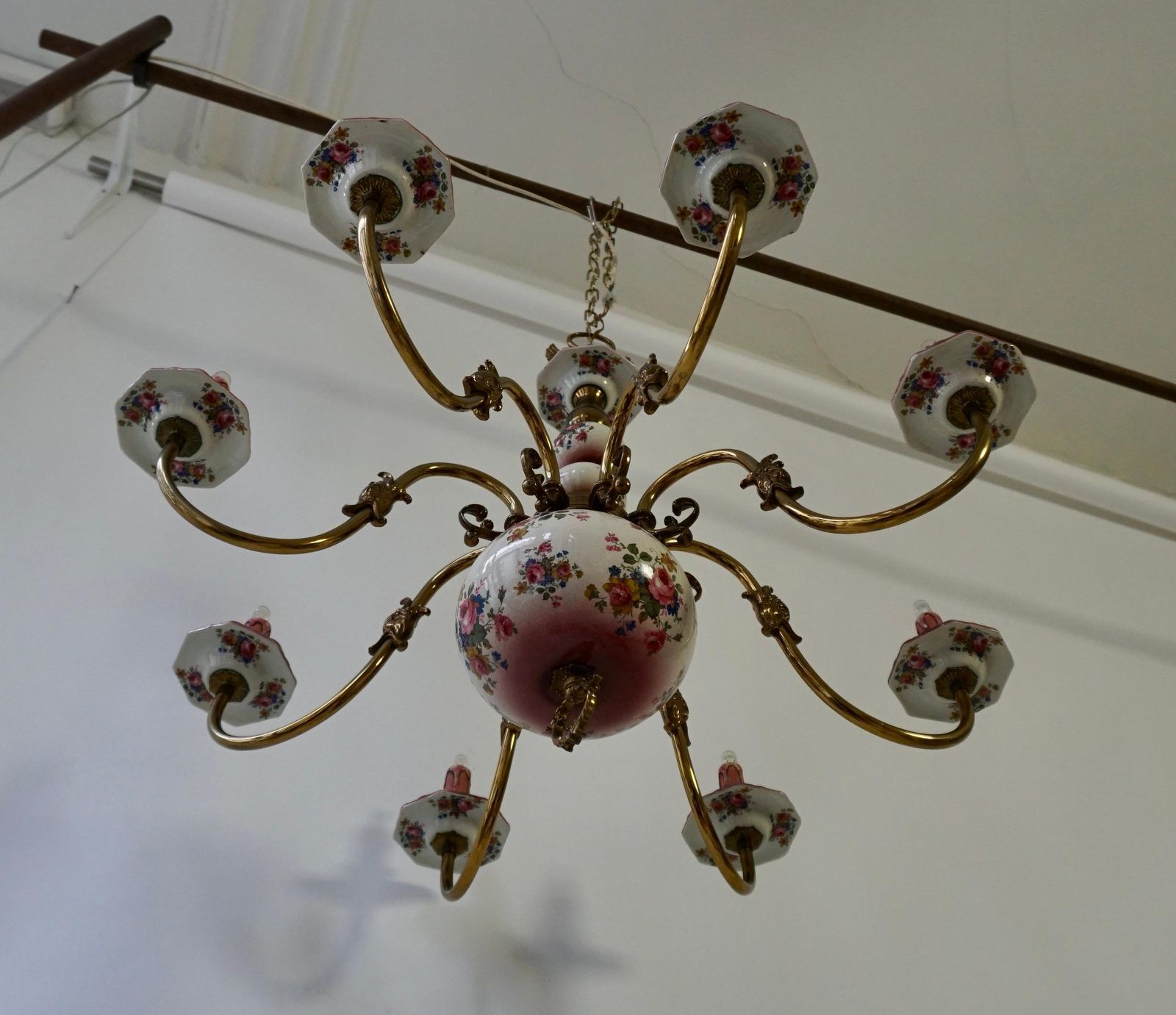 Glorious Large Delft Chandelier In Brass And Porcelain Flowers photo vinterior
