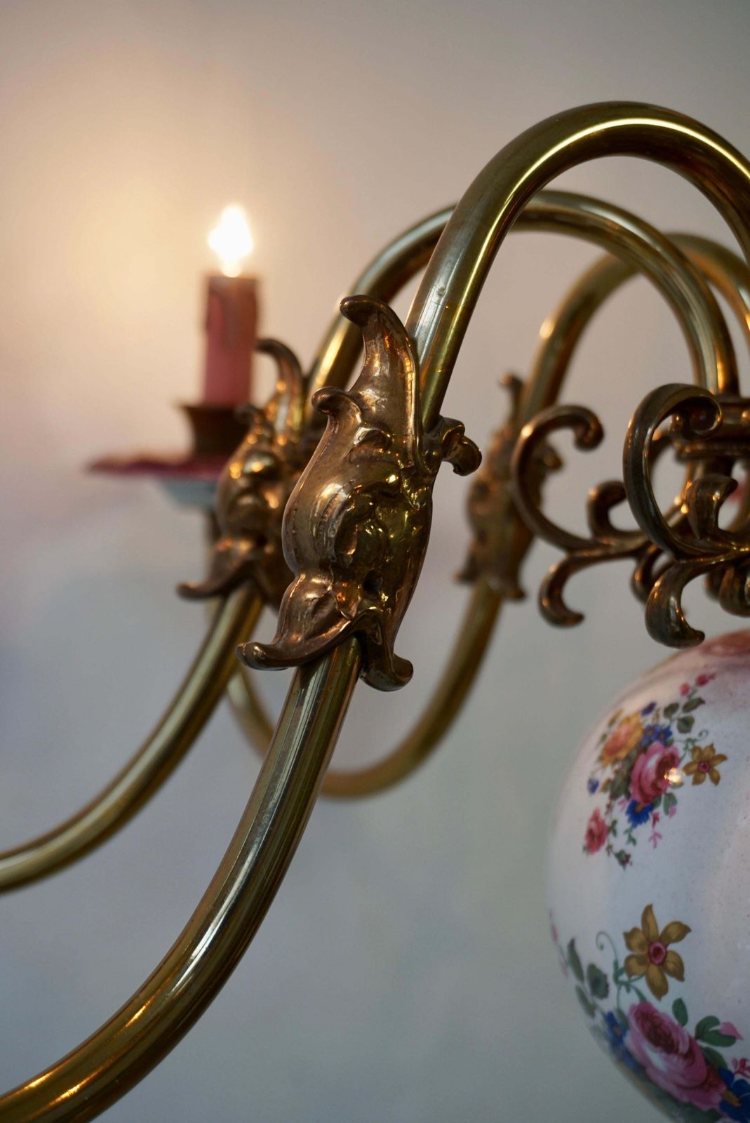 Glorious Large Delft Chandelier In Brass And Porcelain Flowers photo buy