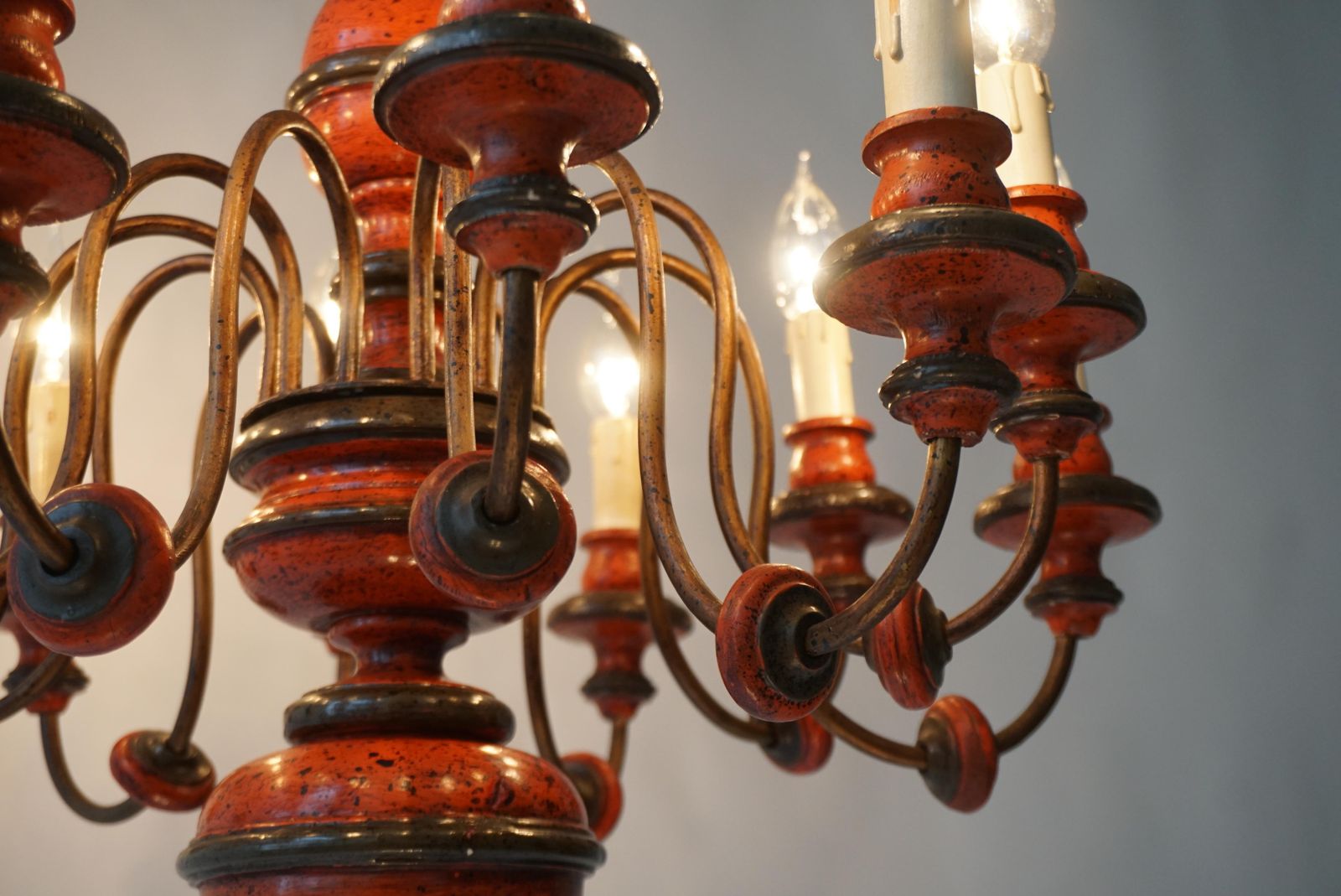 3026.0 Mid Century Red Lacquered Wood 12 Lights Chandelier photo