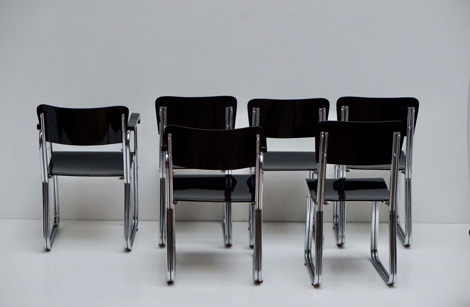 photo vinterior Set Of Six Chic Ebonized Modernist Chroom Bauhaus Chairs