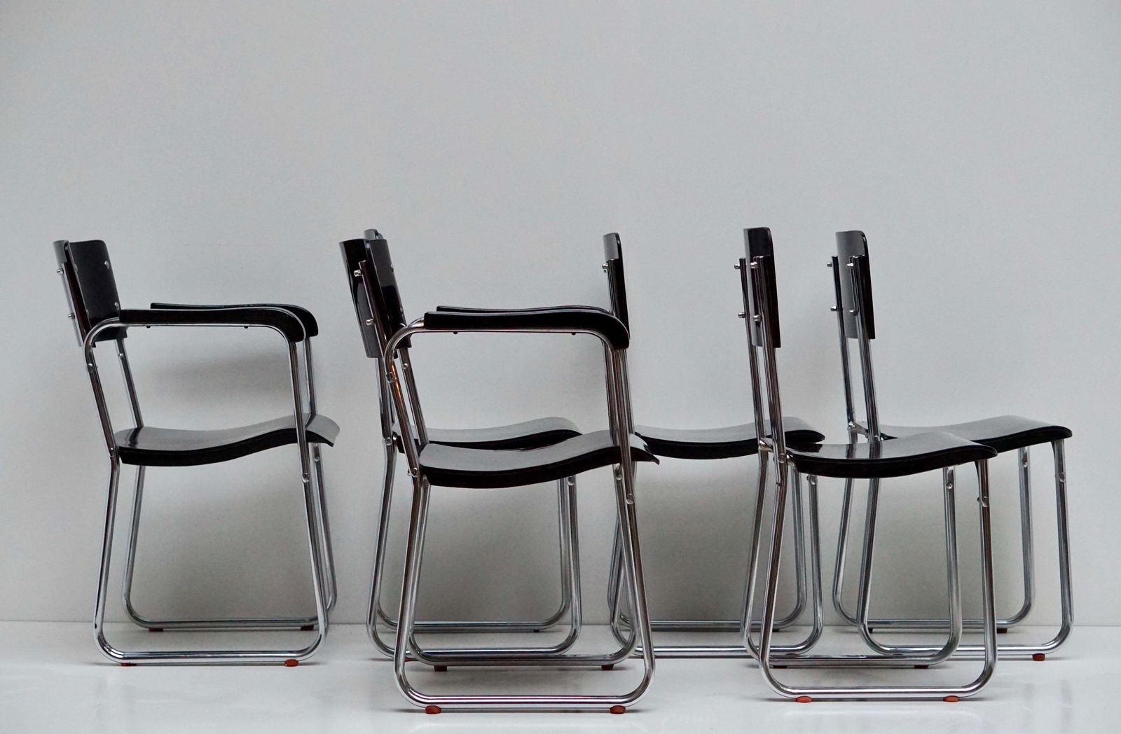 photo vintage Set Of Six Chic Ebonized Modernist Chroom Bauhaus Chairs