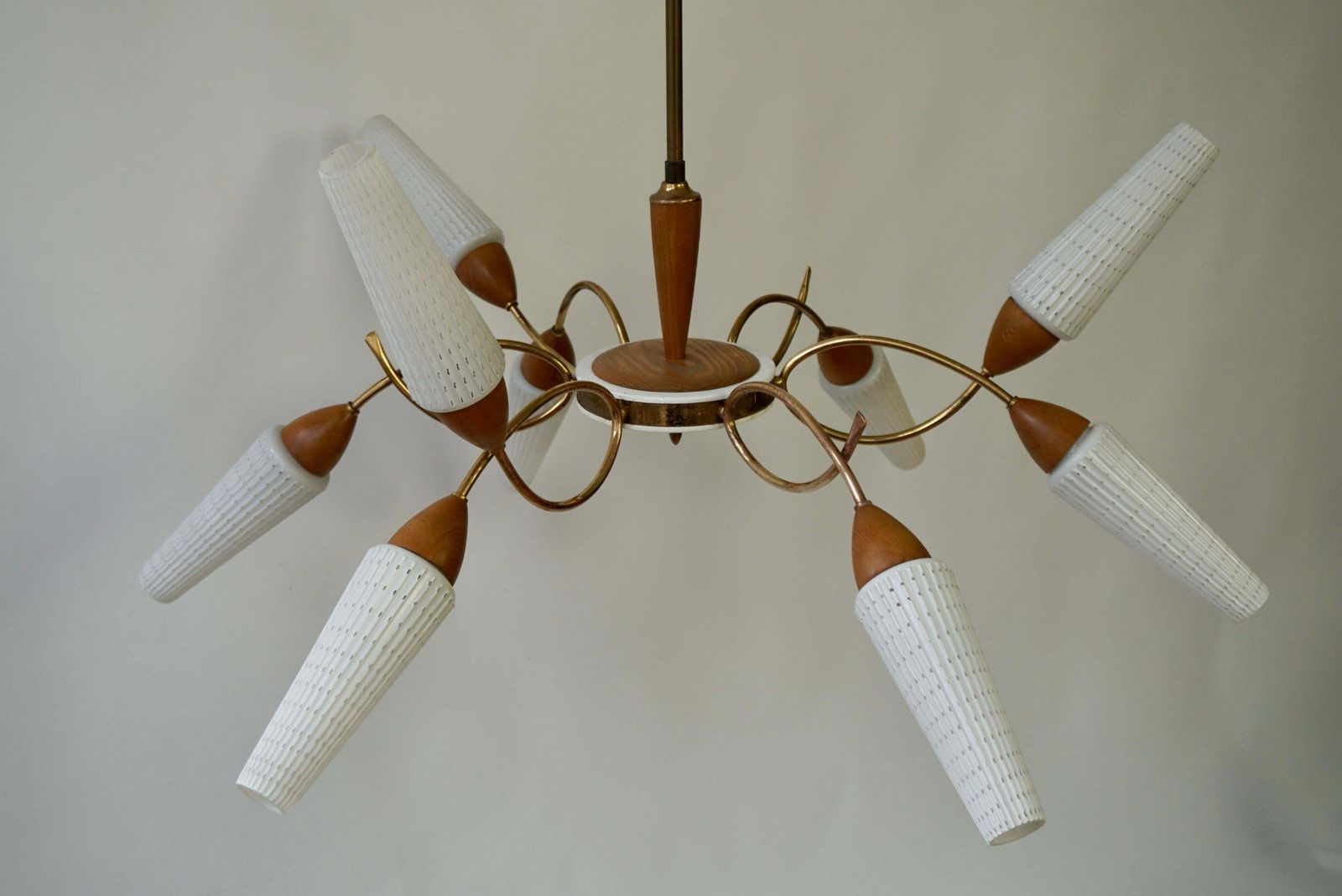 photo vintage Stilnovo Style Teak And Opaline Glass Nine Arm Spider Chandelier